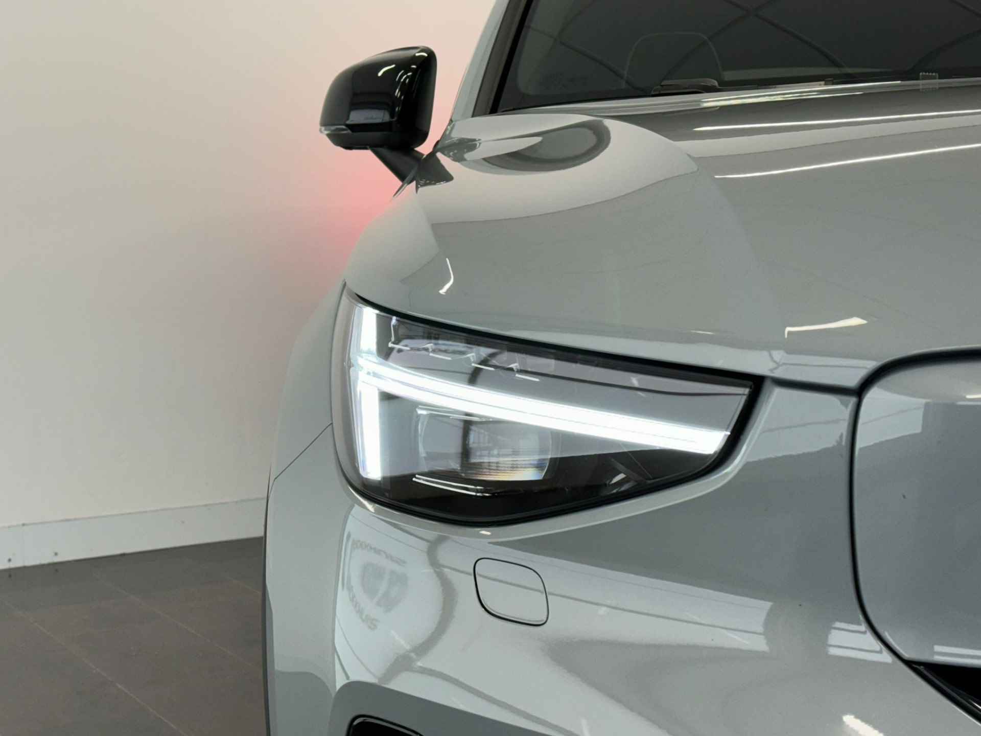 Volvo C40 Single Motor Extended Range Ultimate 82 kWh | Pixel LED koplampen | Alcantara stoelen | Getint glas | 20" wielen | 360o camera | - 41/50