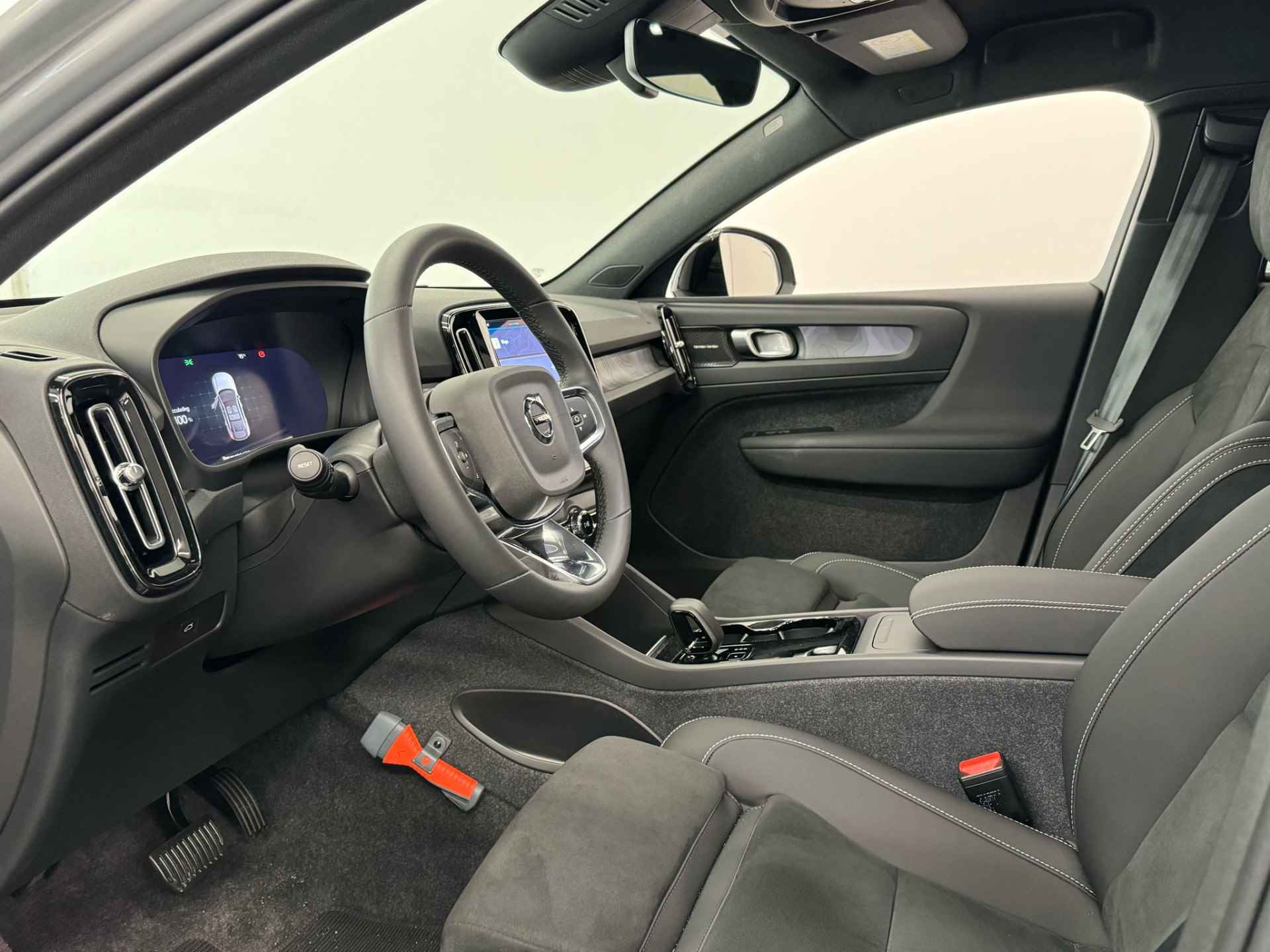Volvo C40 Single Motor Extended Range Ultimate 82 kWh | Pixel LED koplampen | Alcantara stoelen | Getint glas | 20" wielen | 360o camera | - 6/50