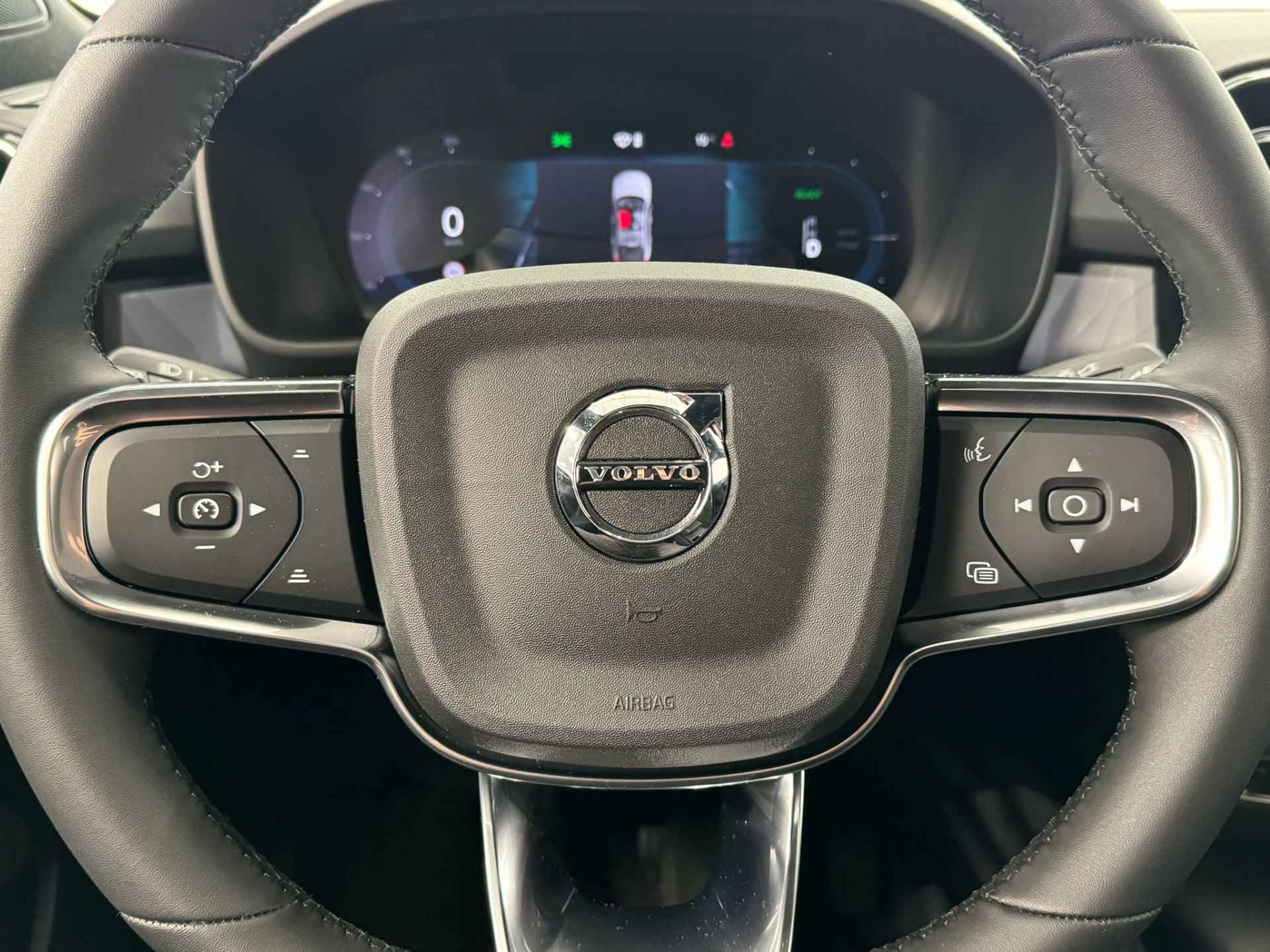 Volvo C40 Single Motor Extended Range Ultimate 82 kWh | Pixel LED koplampen | Alcantara stoelen | Getint glas | 20" wielen | 360o camera | - 20/50
