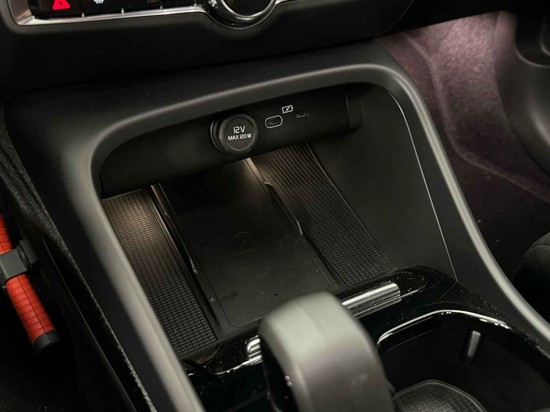 Volvo C40 Single Motor Extended Range Ultimate 82 kWh | Pixel LED koplampen | Alcantara stoelen | Getint glas | 20" wielen | 360o camera | - 30/50