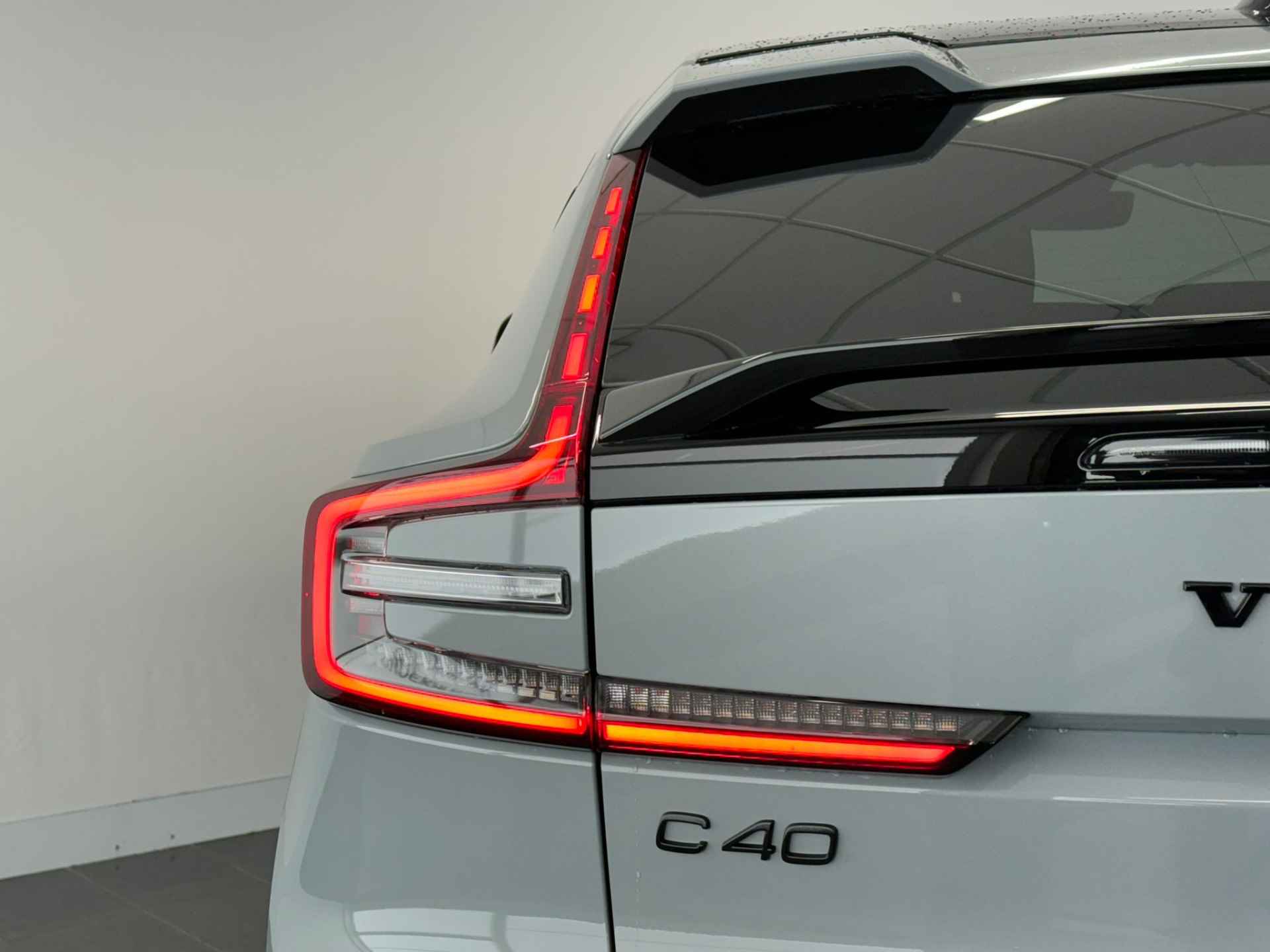 Volvo C40 Single Motor Extended Range Ultimate 82 kWh | Pixel LED koplampen | Alcantara stoelen | Getint glas | 20" wielen | 360o camera | - 42/50
