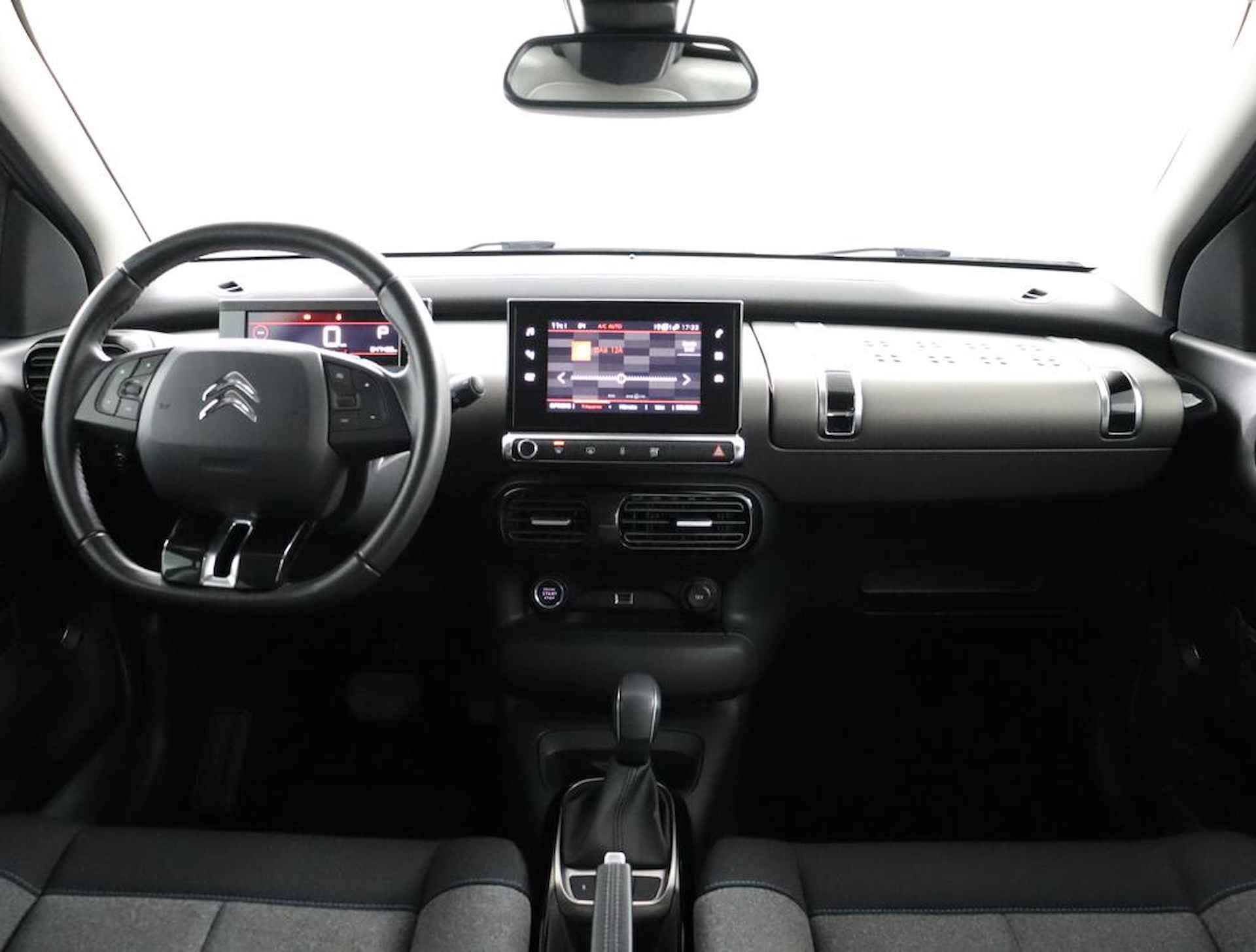 Citroen C4 Cactus 1.2 130PK Shine Plus Automaat | Navigatie via App | Panorama dak | Camera | Climate control | Cruise Control | Carplay | PDC | LMV - 39/42