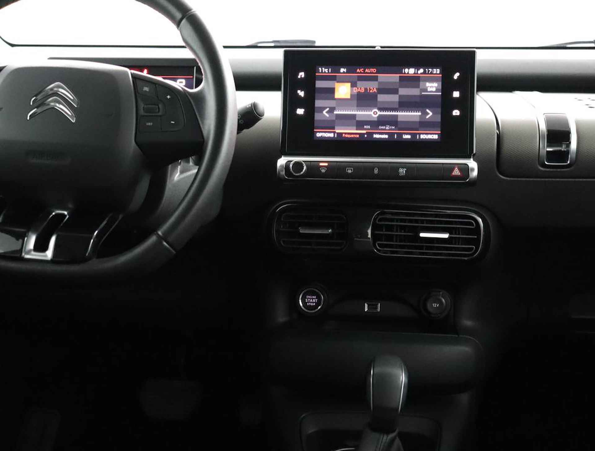 Citroen C4 Cactus 1.2 130PK Shine Plus Automaat | Navigatie via App | Panorama dak | Camera | Climate control | Cruise Control | Carplay | PDC | LMV - 40/42