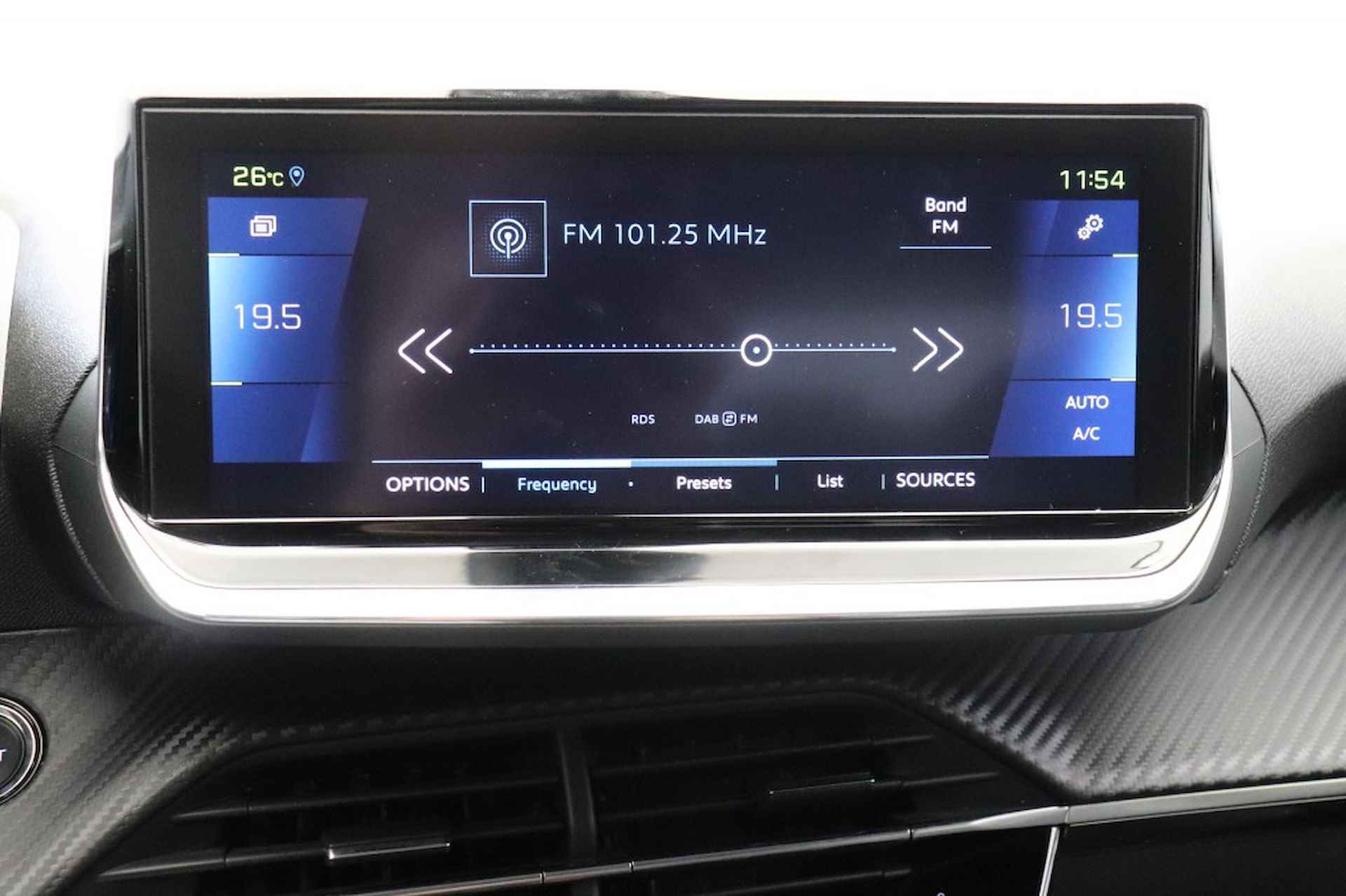 PEUGEOT E-2008 EV Allure 50 kWh - Navi, Clima, CarPlay (16.345 NA SUBSIDIE) - 20/27