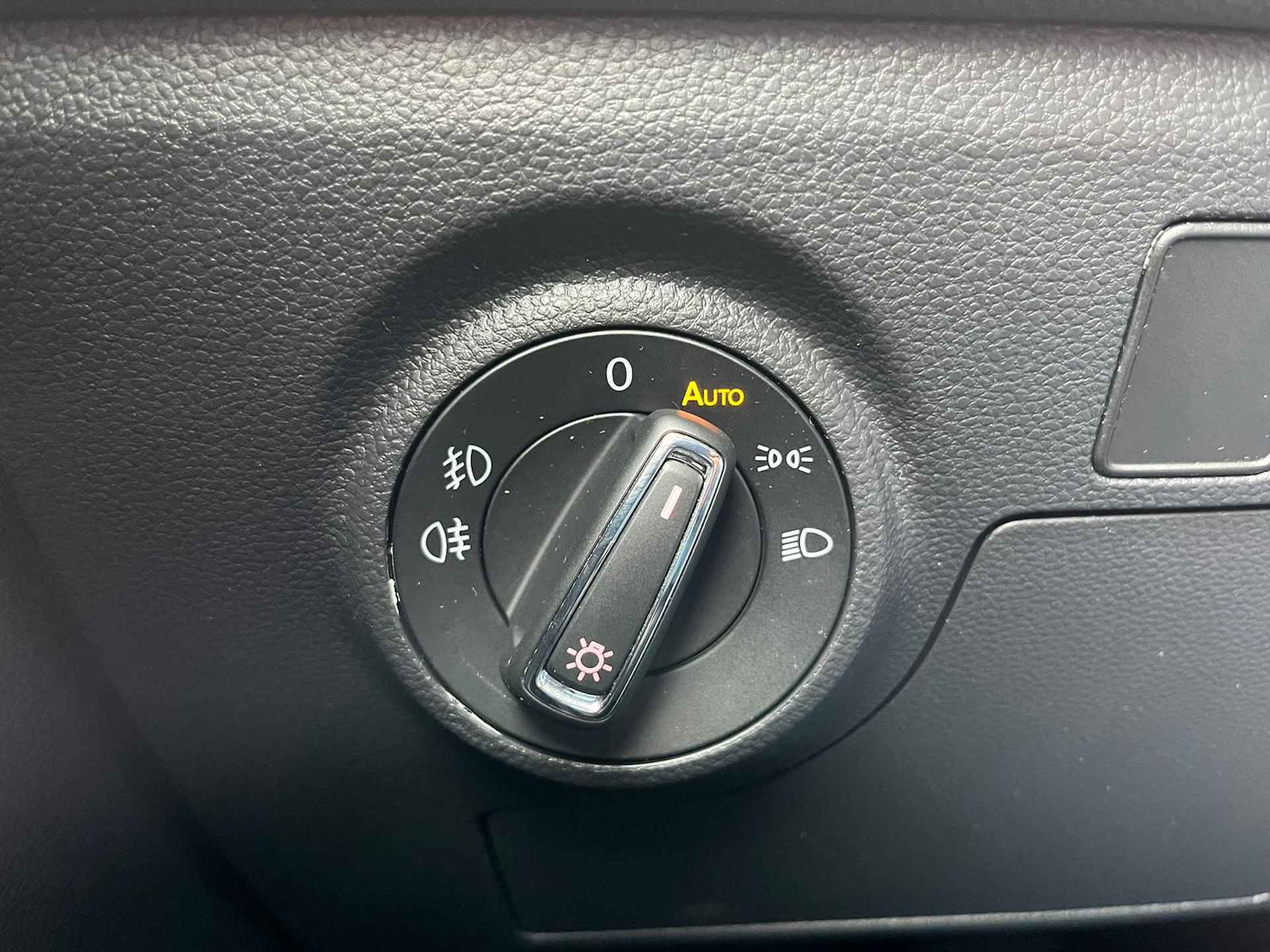 SEAT Ibiza 1.0 TSI 110pk FR / Panoramadak / Digitale Cockpit / LED / Alcantara / Navi / Stoelverwarming / 18" LM Velgen P4 - 28/35