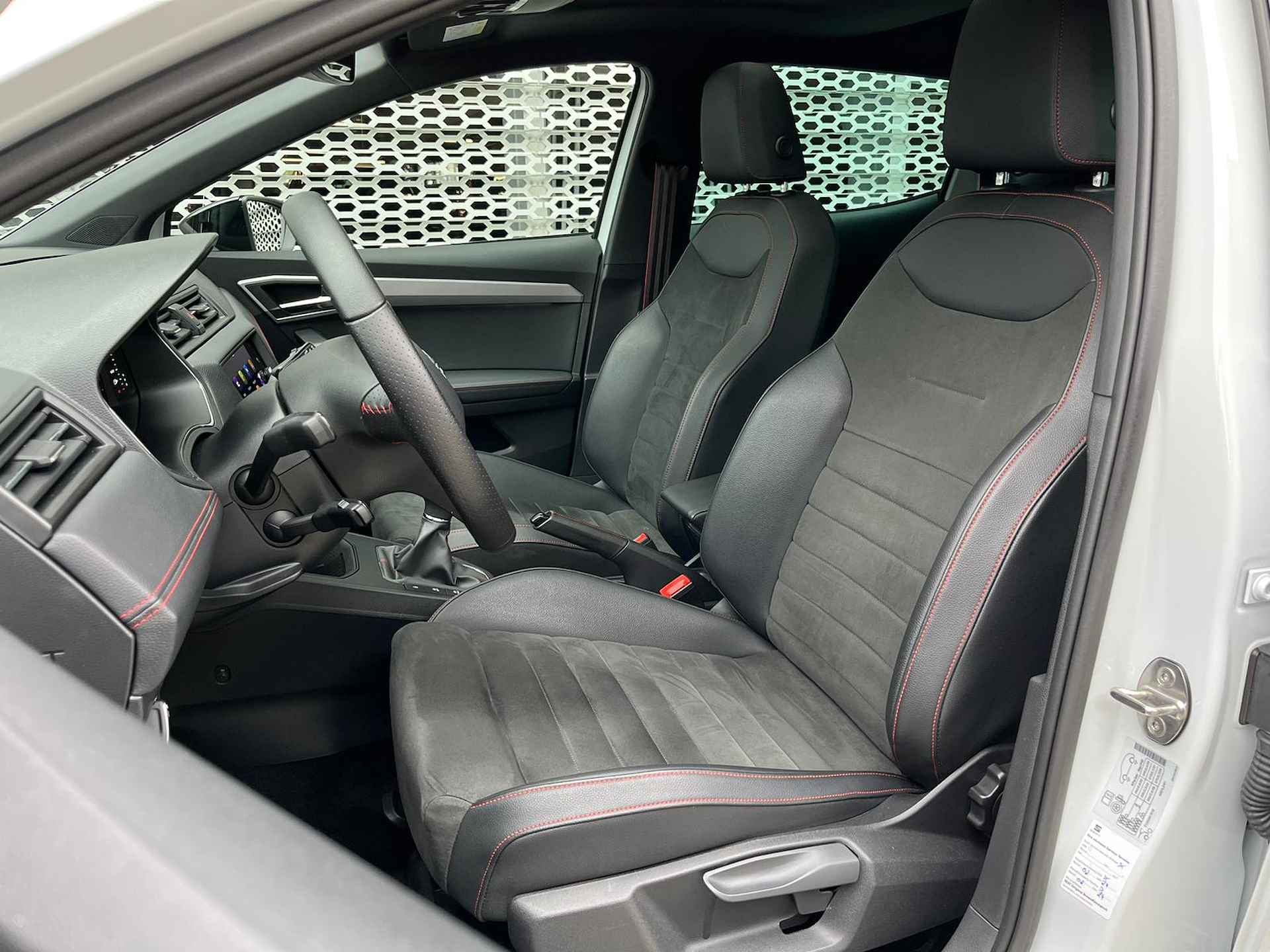 SEAT Ibiza 1.0 TSI 110pk FR / Panoramadak / Digitale Cockpit / LED / Alcantara / Navi / Stoelverwarming / 18" LM Velgen P4 - 13/35