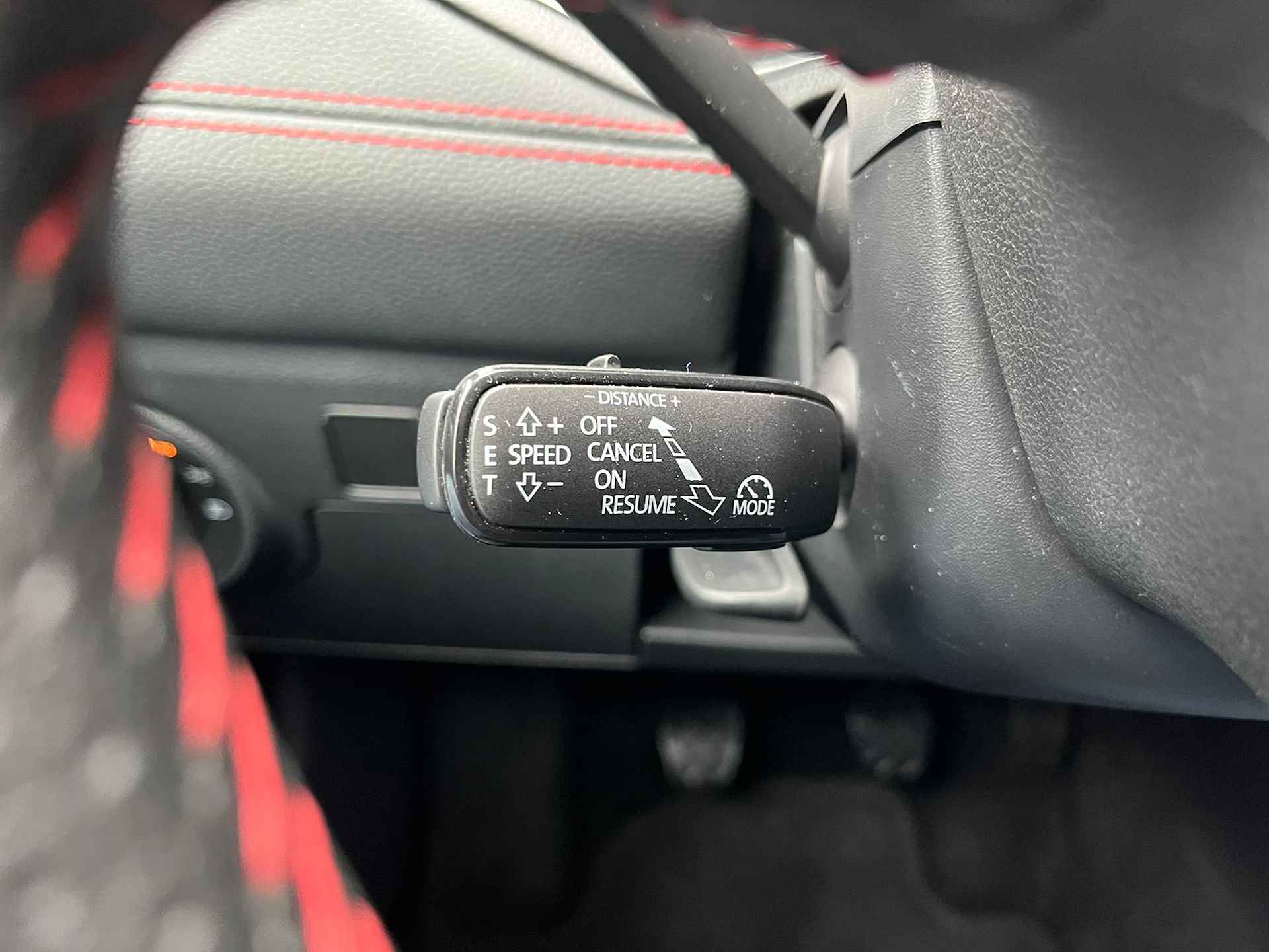 SEAT Ibiza 1.0 TSI 110pk FR / Panoramadak / Digitale Cockpit / LED / Alcantara / Navi / Stoelverwarming / 18" LM Velgen P4 - 16/35