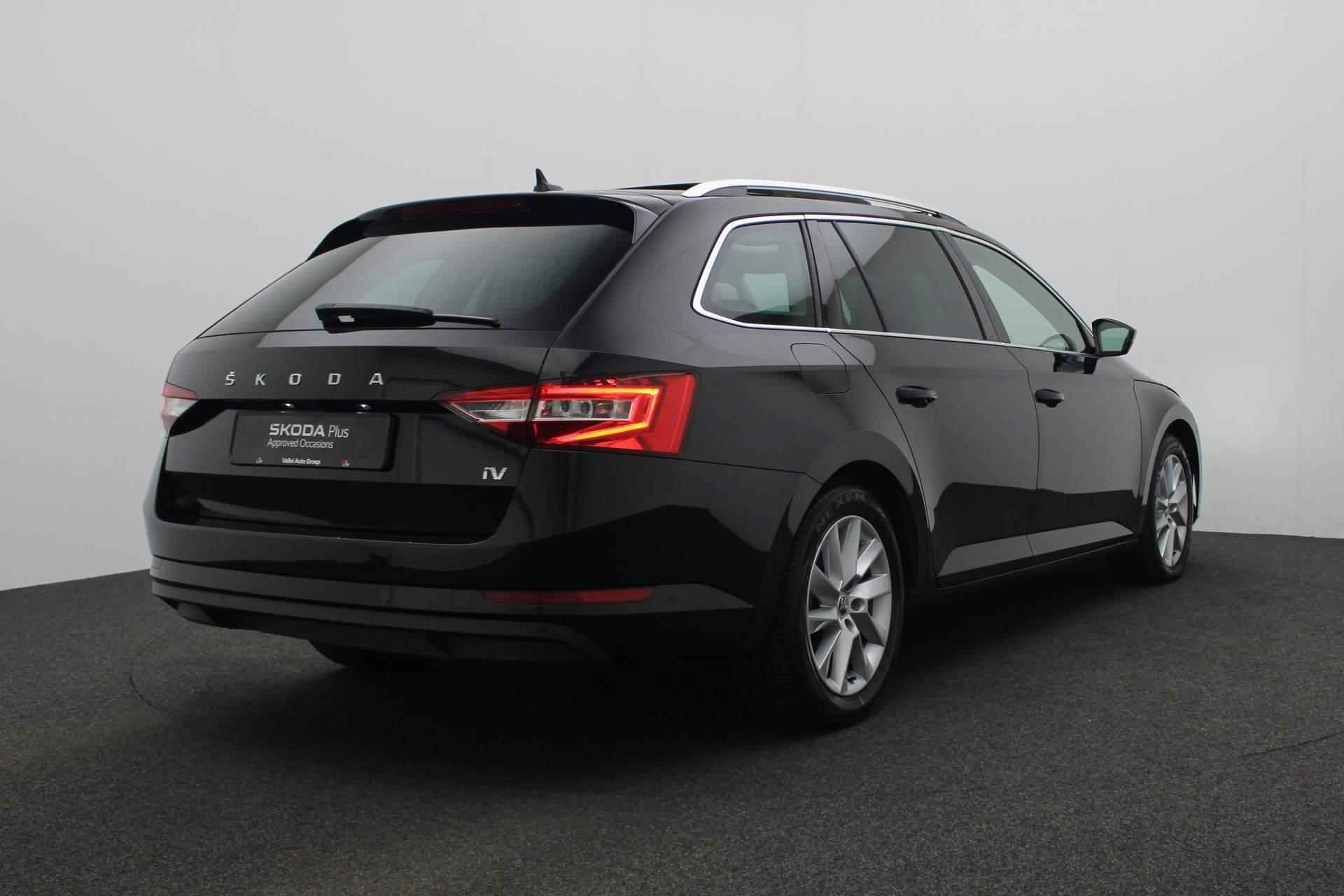 Skoda Superb Combi 1.4 TSI 218PK DSG iV Style | Pano | Elektr. voorstoelen | Keyless | Navi | Adaptief onderstel | Camera | Leder/alcantara | Apple Carplay / Android Auto - 4/45