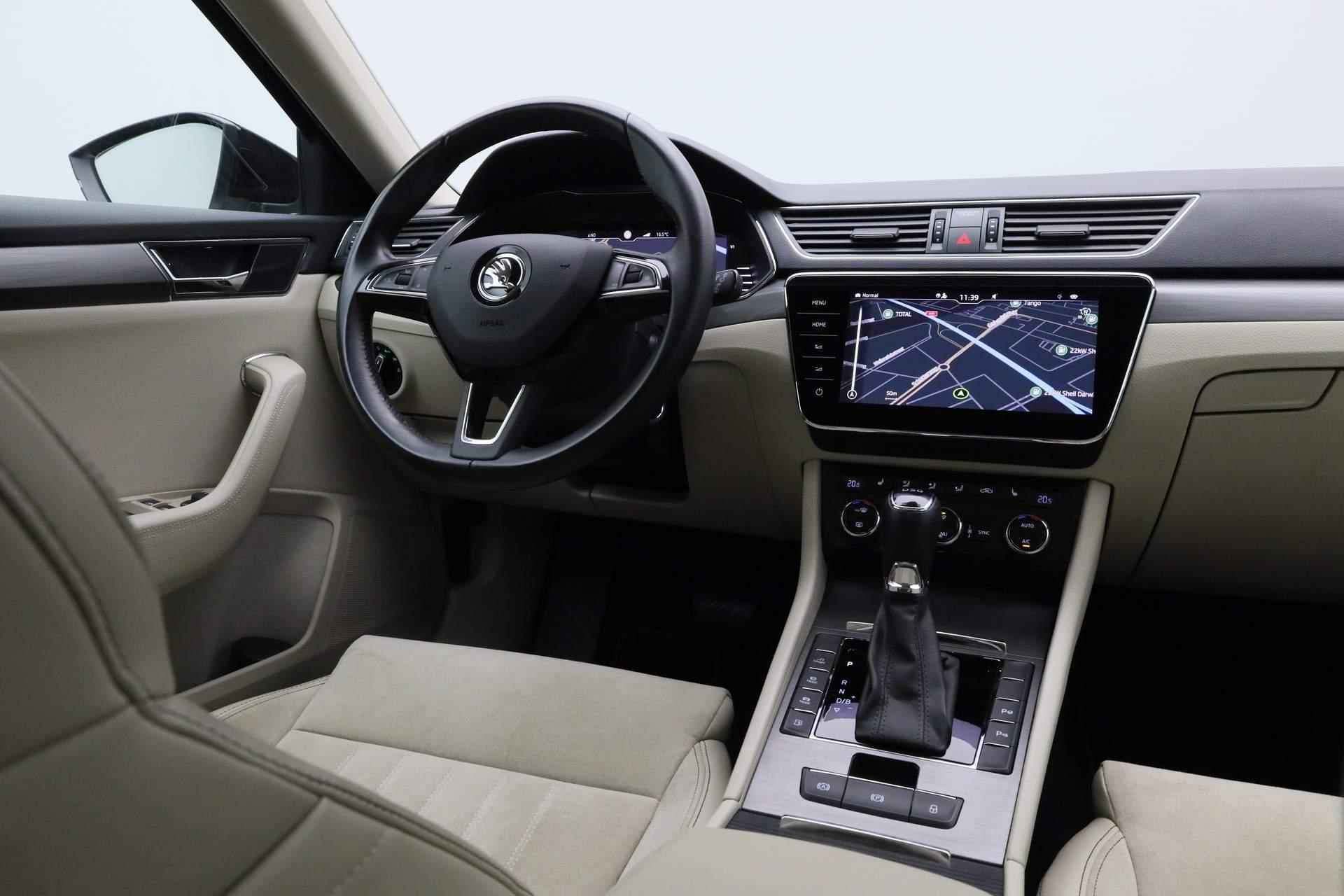 Skoda Superb Combi 1.4 TSI 218PK DSG iV Style | Pano | Elektr. voorstoelen | Keyless | Navi | Adaptief onderstel | Camera | Leder/alcantara | Apple Carplay / Android Auto - 29/45