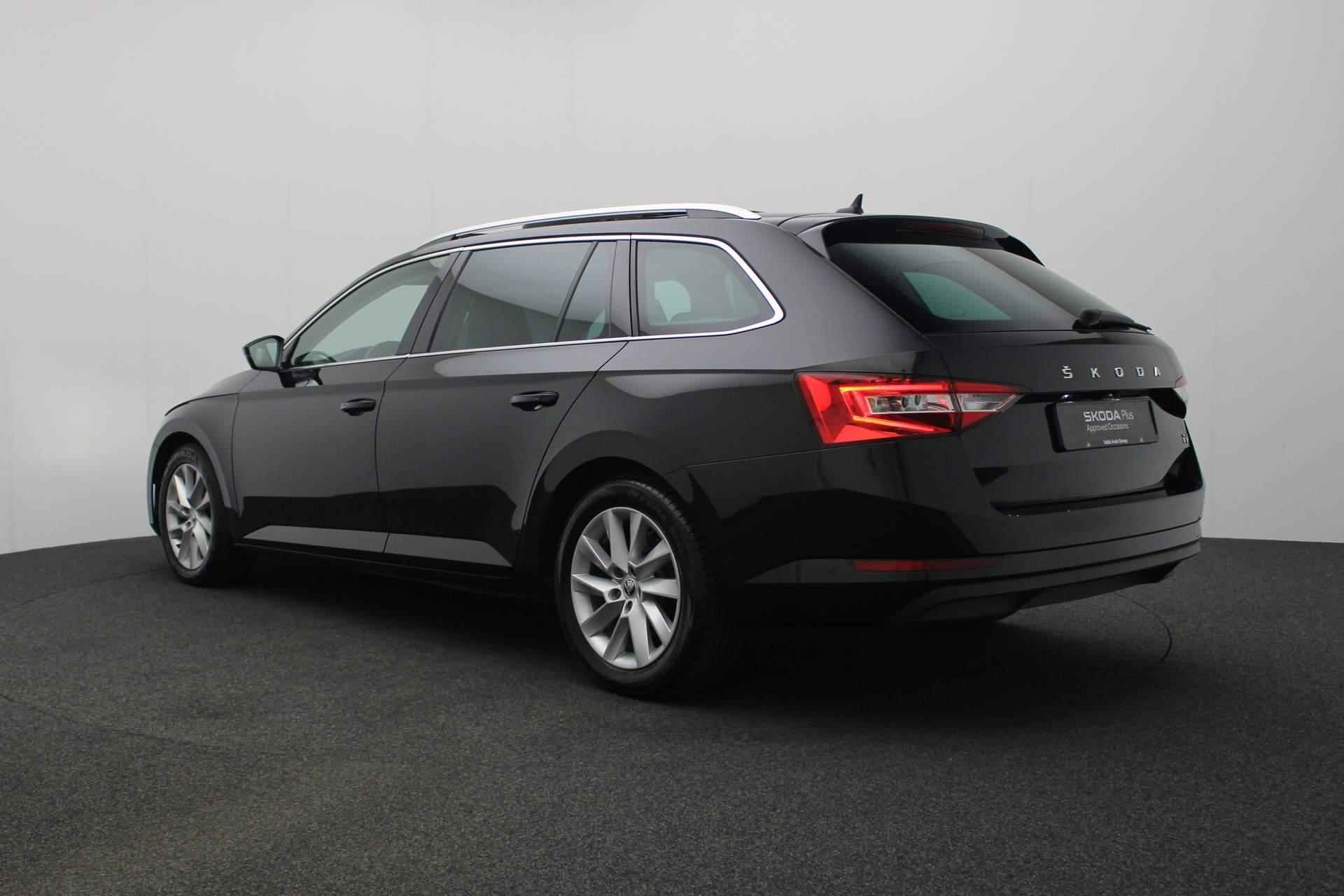 Skoda Superb Combi 1.4 TSI 218PK DSG iV Style | Pano | Elektr. voorstoelen | Keyless | Navi | Adaptief onderstel | Camera | Leder/alcantara | Apple Carplay / Android Auto - 37/45