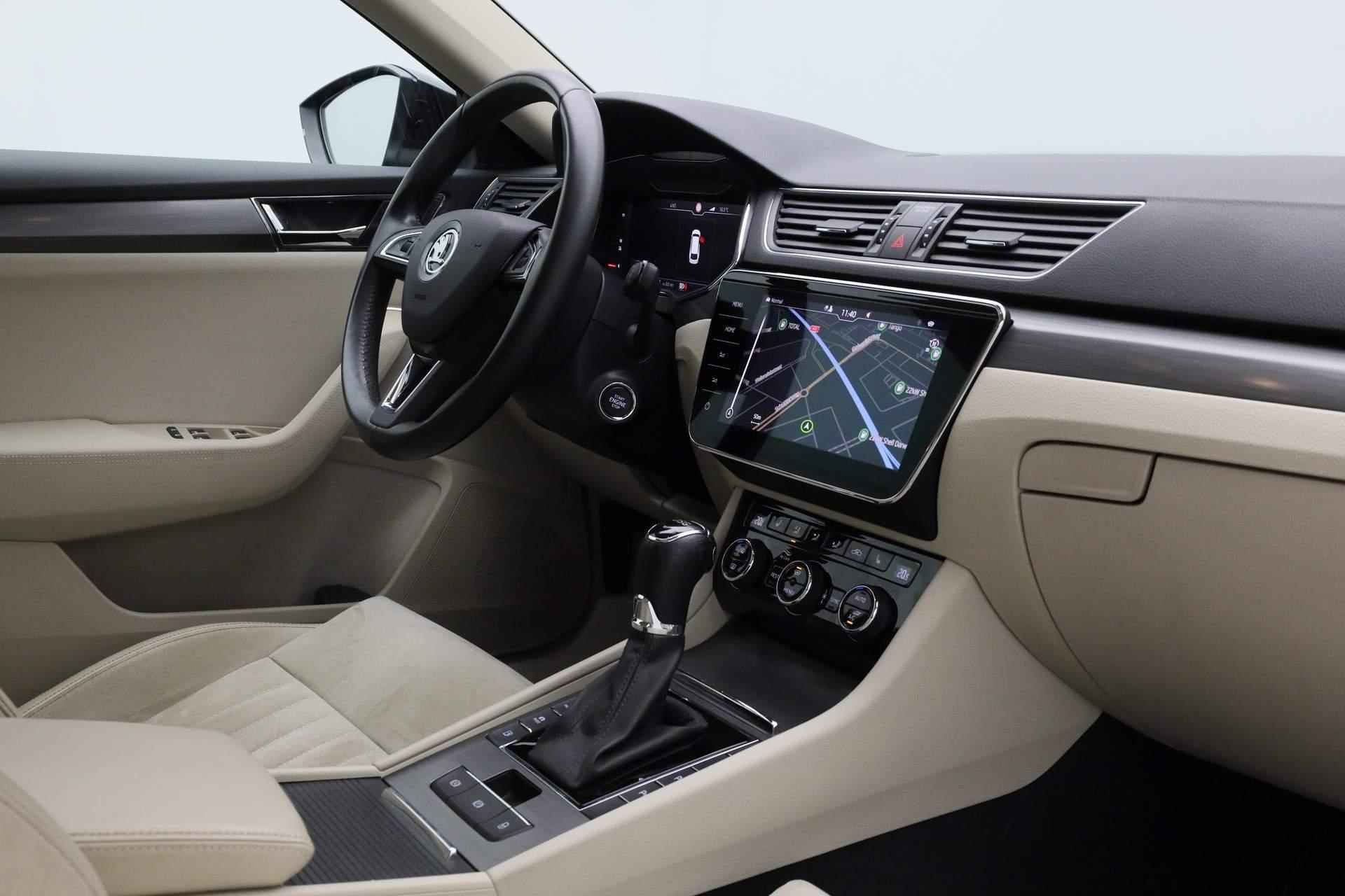 Skoda Superb Combi 1.4 TSI 218PK DSG iV Style | Pano | Elektr. voorstoelen | Keyless | Navi | Adaptief onderstel | Camera | Leder/alcantara | Apple Carplay / Android Auto - 40/45