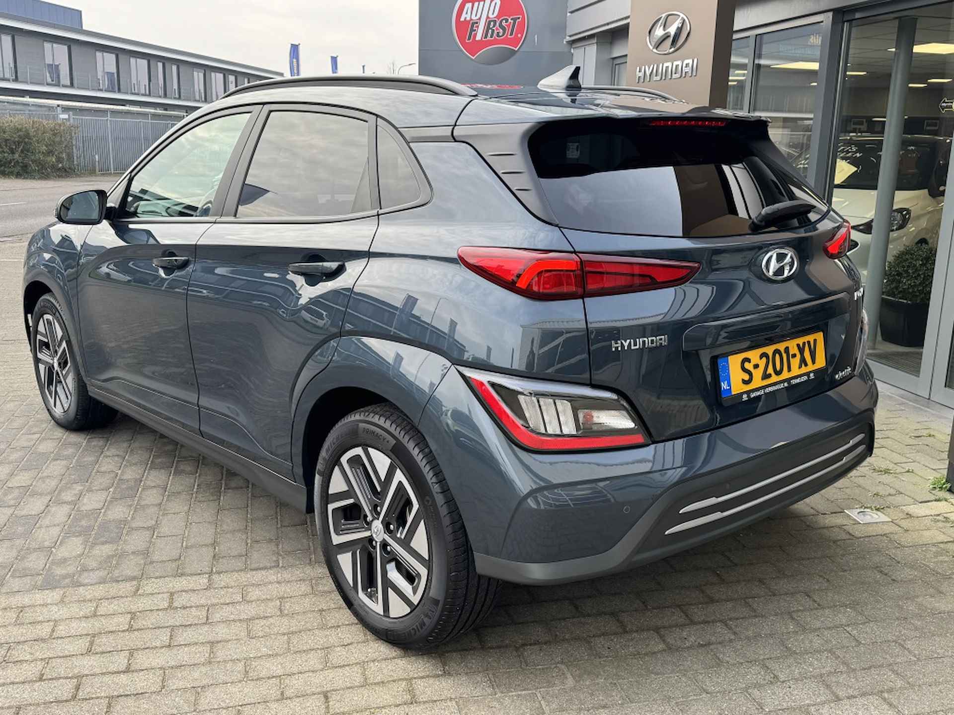 Hyundai Kona EV Fashion 64 kWh | 3 fase | Warmtepomp | Navigatie | Achteruitr - 4/28