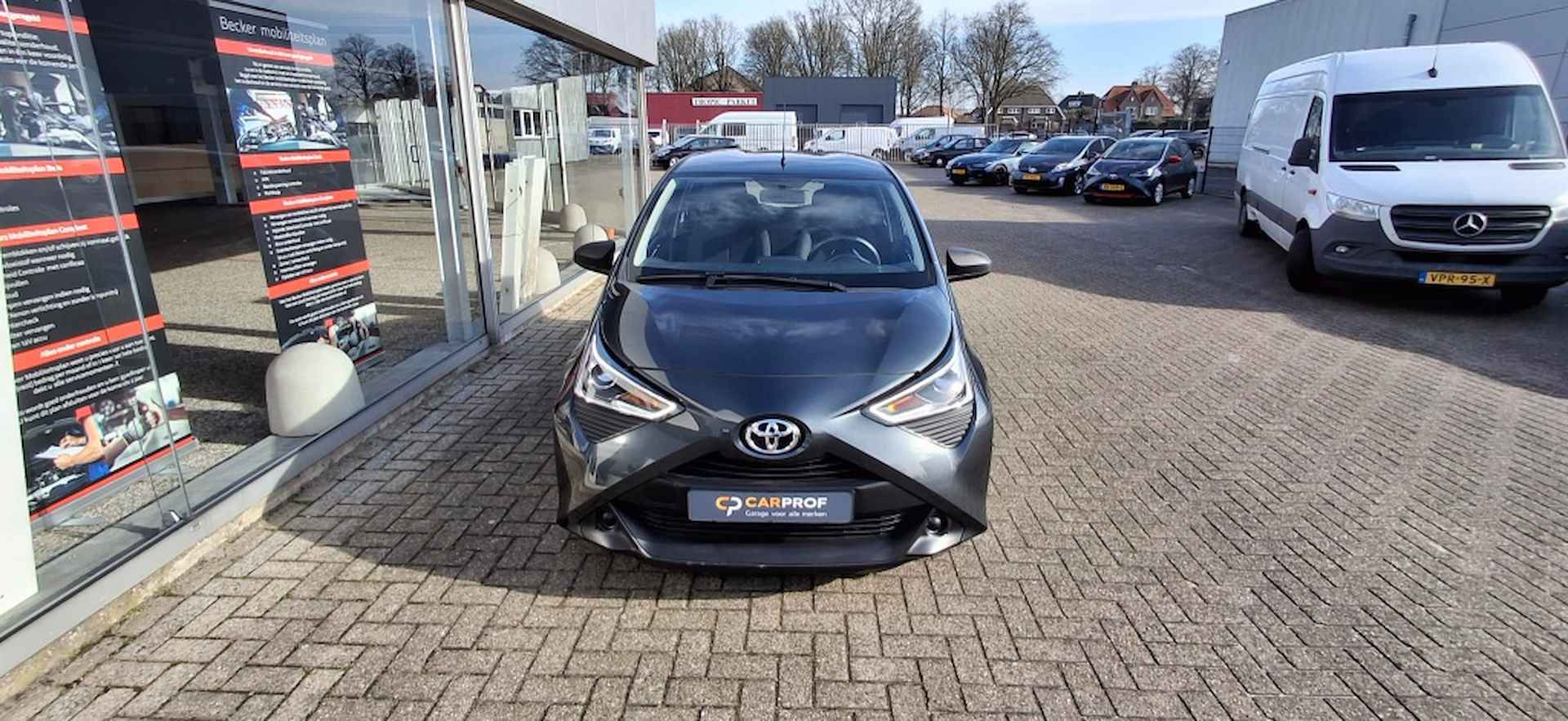 Toyota Aygo 1.0 x-fun NLauto | dealeronderhouden - 2/25