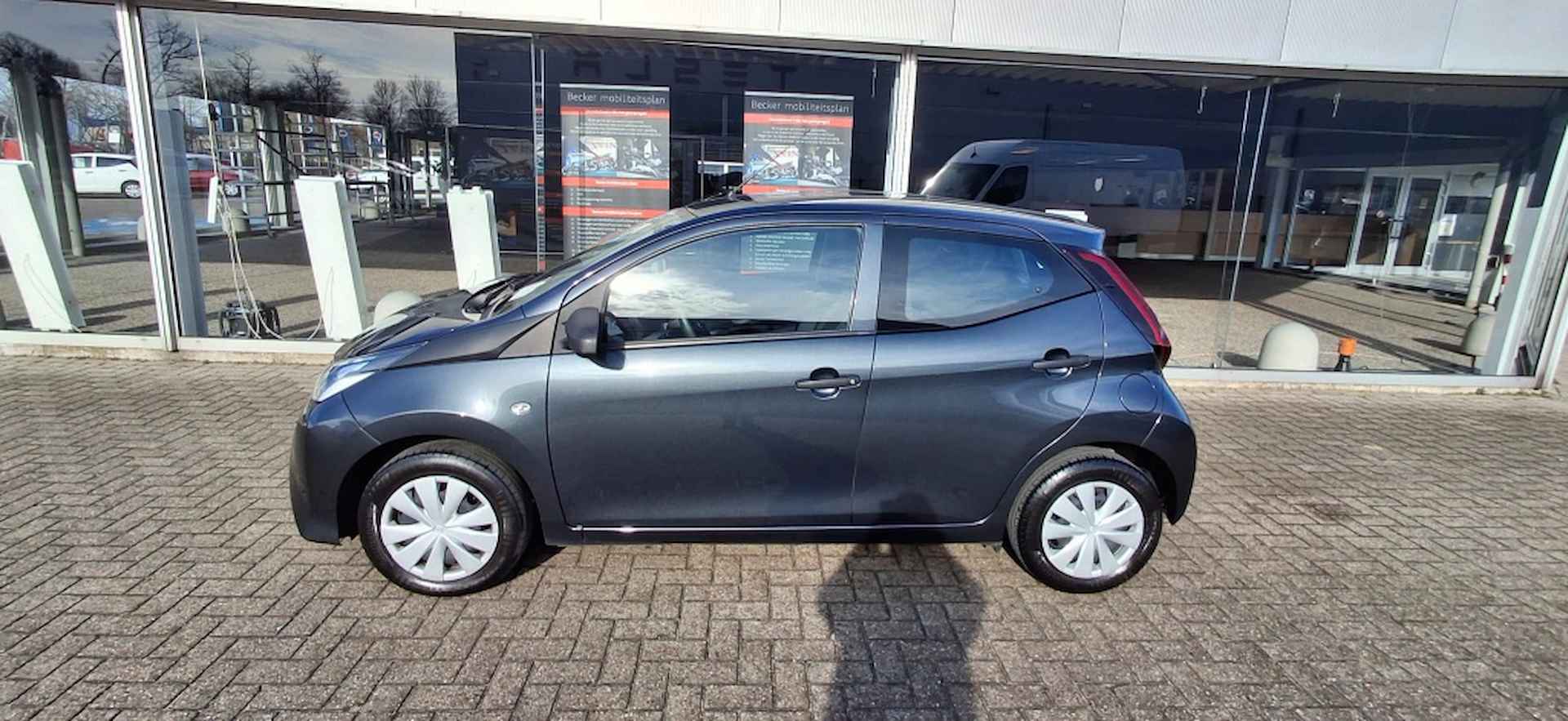 Toyota Aygo 1.0 x-fun NLauto | dealeronderhouden - 3/25