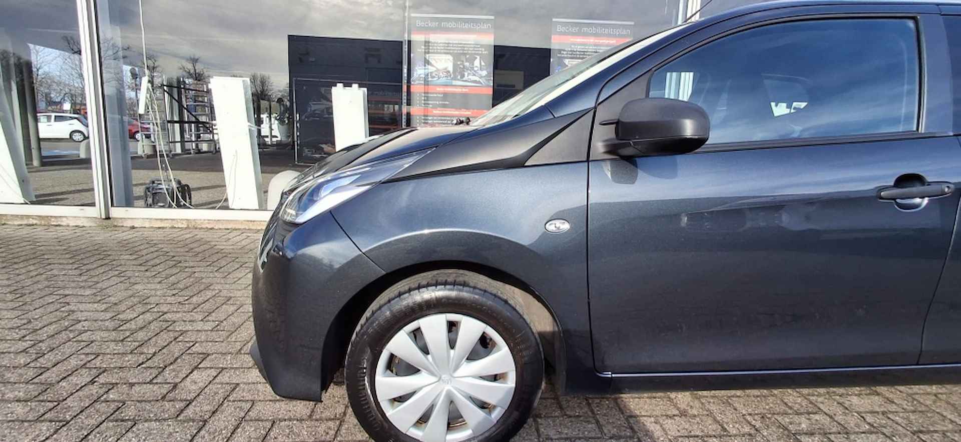 Toyota Aygo 1.0 x-fun NLauto | dealeronderhouden - 4/25