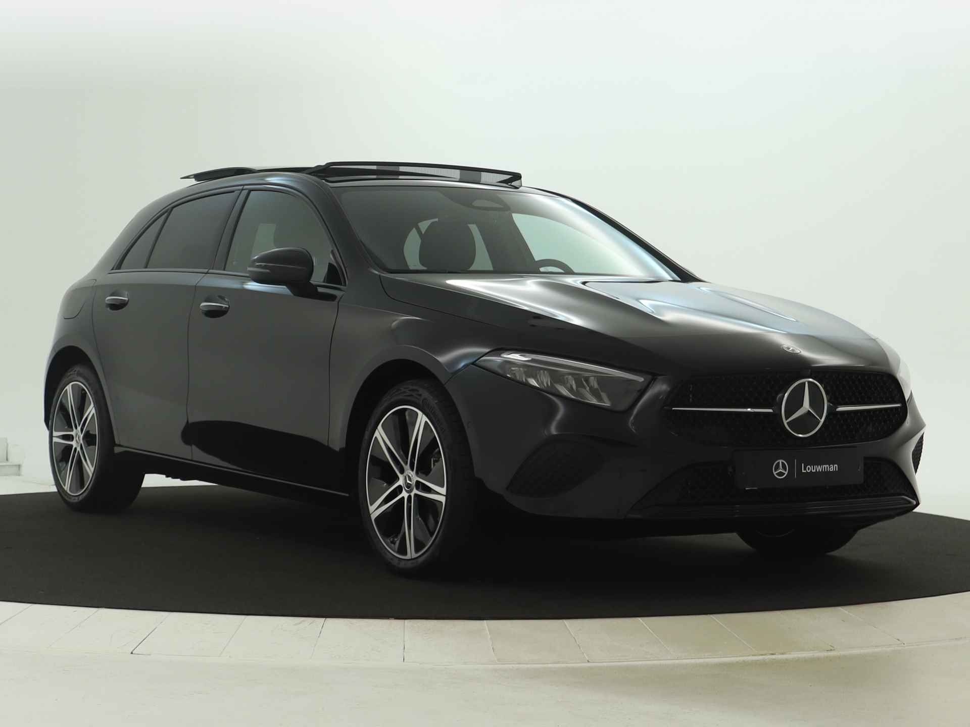 Mercedes-Benz A-Klasse 250 e Luxury Line LIMITED Edition | Nightpakket | Parkeerpakket met achteruitrijcamera | KEYLESS GO | Dodehoekassistent | Extra USB-poorten | URBAN GUARD vehicle protection | Verwarmde stoelen vooraan | - 3/41