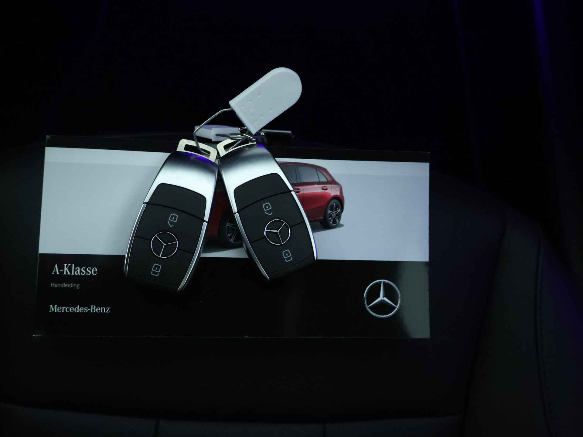 Mercedes-Benz A-Klasse 250 e Luxury Line LIMITED Edition | Nightpakket | Parkeerpakket met achteruitrijcamera | KEYLESS GO | Dodehoekassistent | Extra USB-poorten | URBAN GUARD vehicle protection | Verwarmde stoelen vooraan | - 21/41