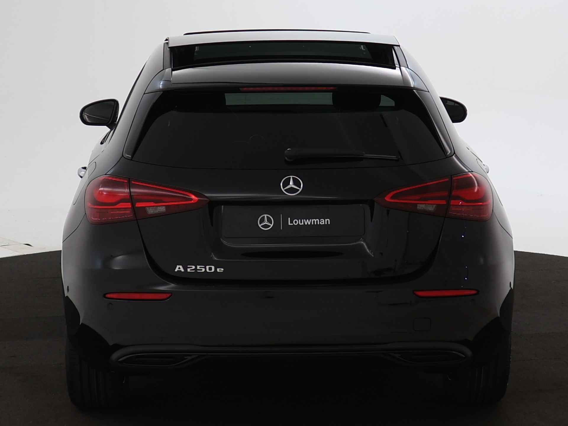 Mercedes-Benz A-Klasse 250 e Luxury Line LIMITED Edition | Nightpakket | Parkeerpakket met achteruitrijcamera | KEYLESS GO | Dodehoekassistent | Extra USB-poorten | URBAN GUARD vehicle protection | Verwarmde stoelen vooraan | - 31/41