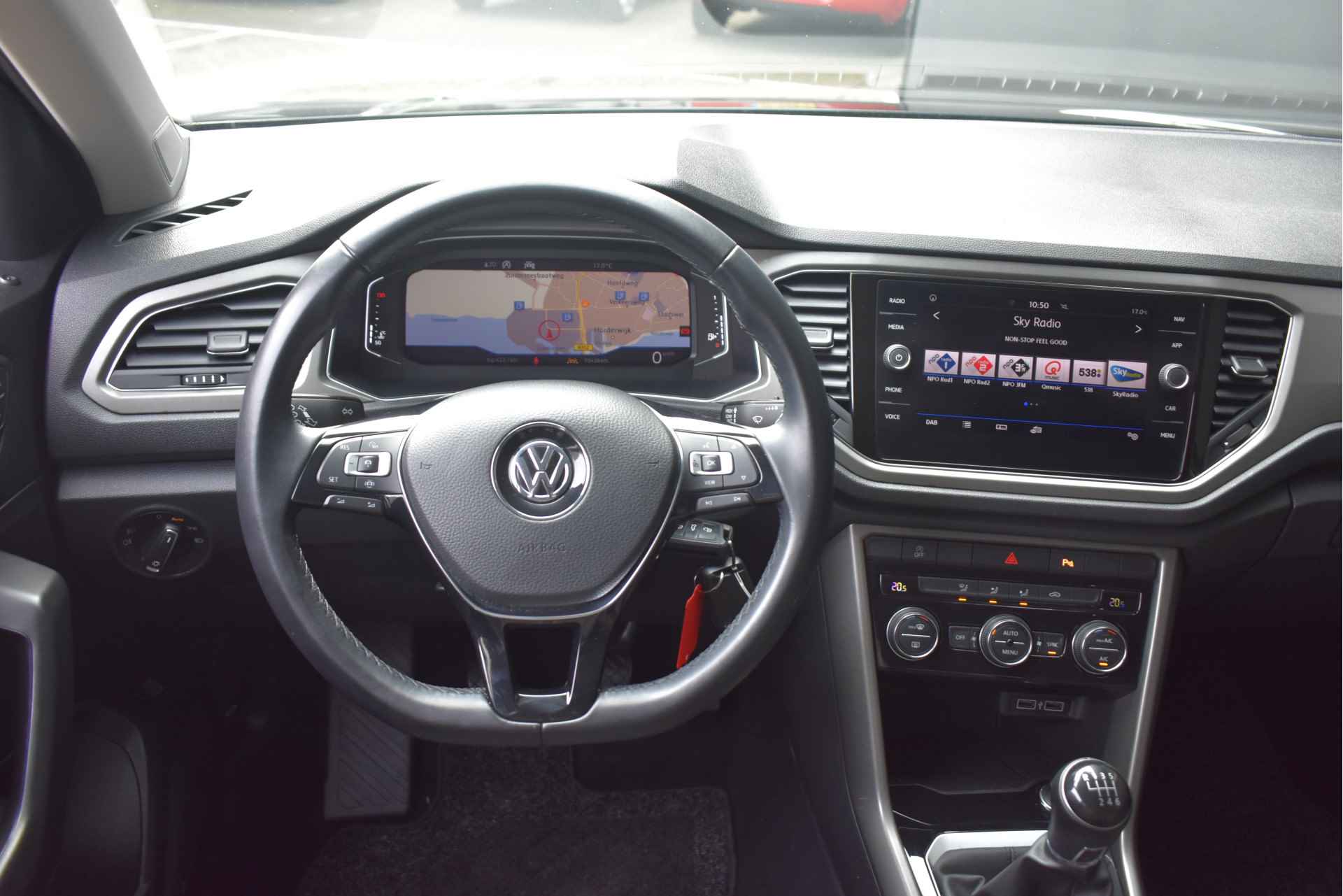 Volkswagen T-Roc 1.5 TSI Style Business 150pk | Navigatie | Trekhaak | AllSeason | Elektr. Achterklep | Adaptive Cruise | Climate Control | Deale - 14/42