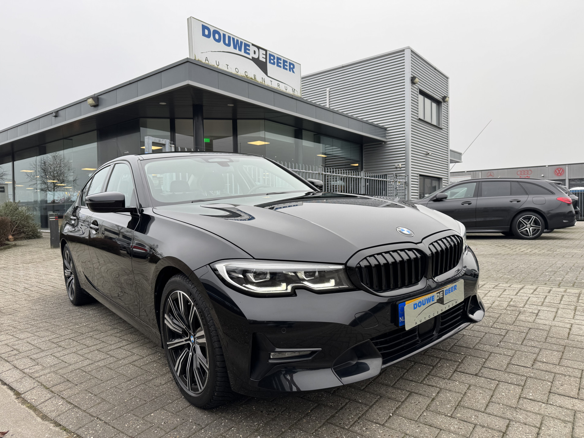 BMW 3-serie Sport Line 320i Adapt. Cruise | Keyless | Camera | LED |