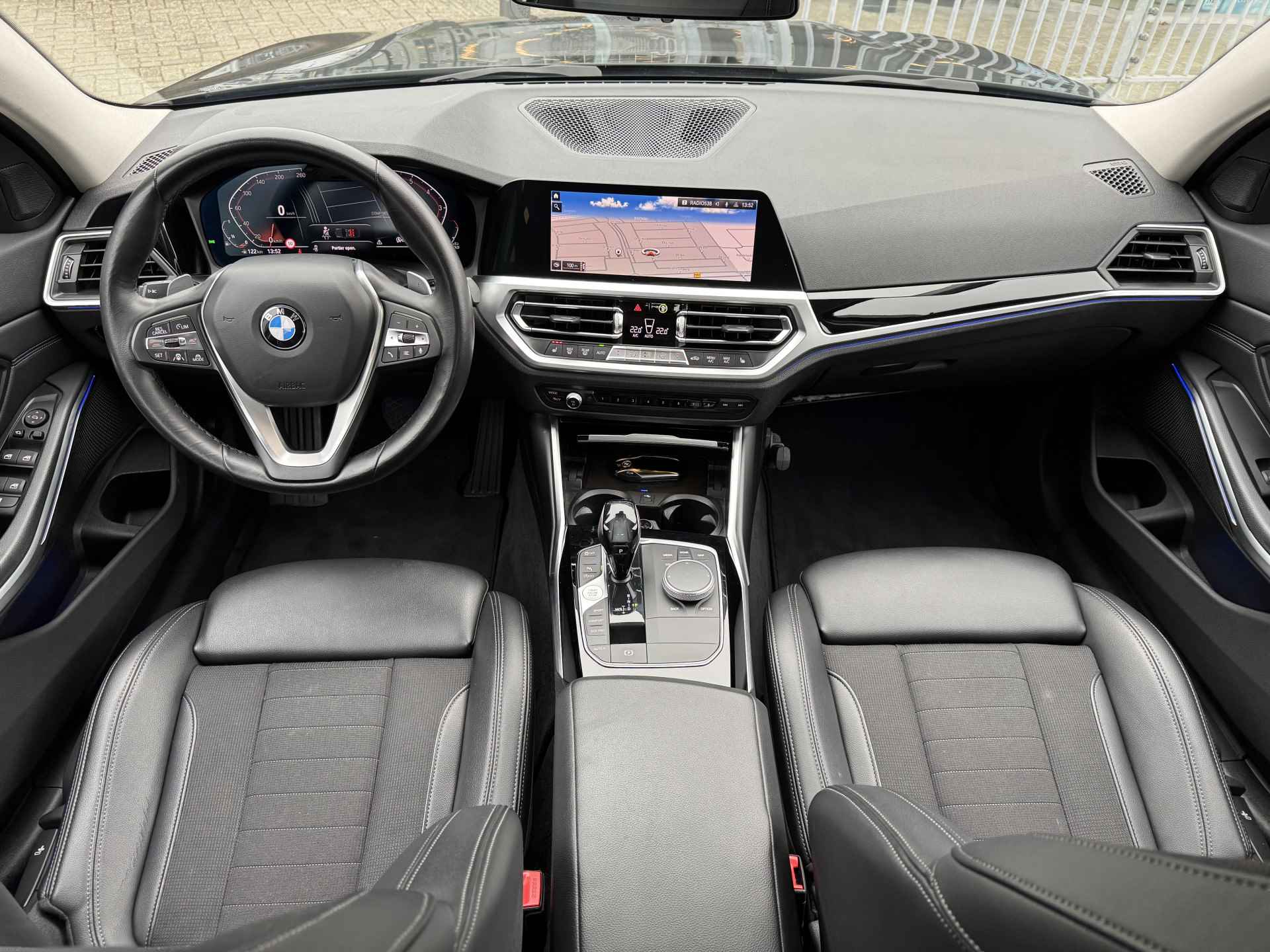 BMW 3-serie Sport Line 320i Adapt. Cruise | Keyless | Camera | LED | - 3/28