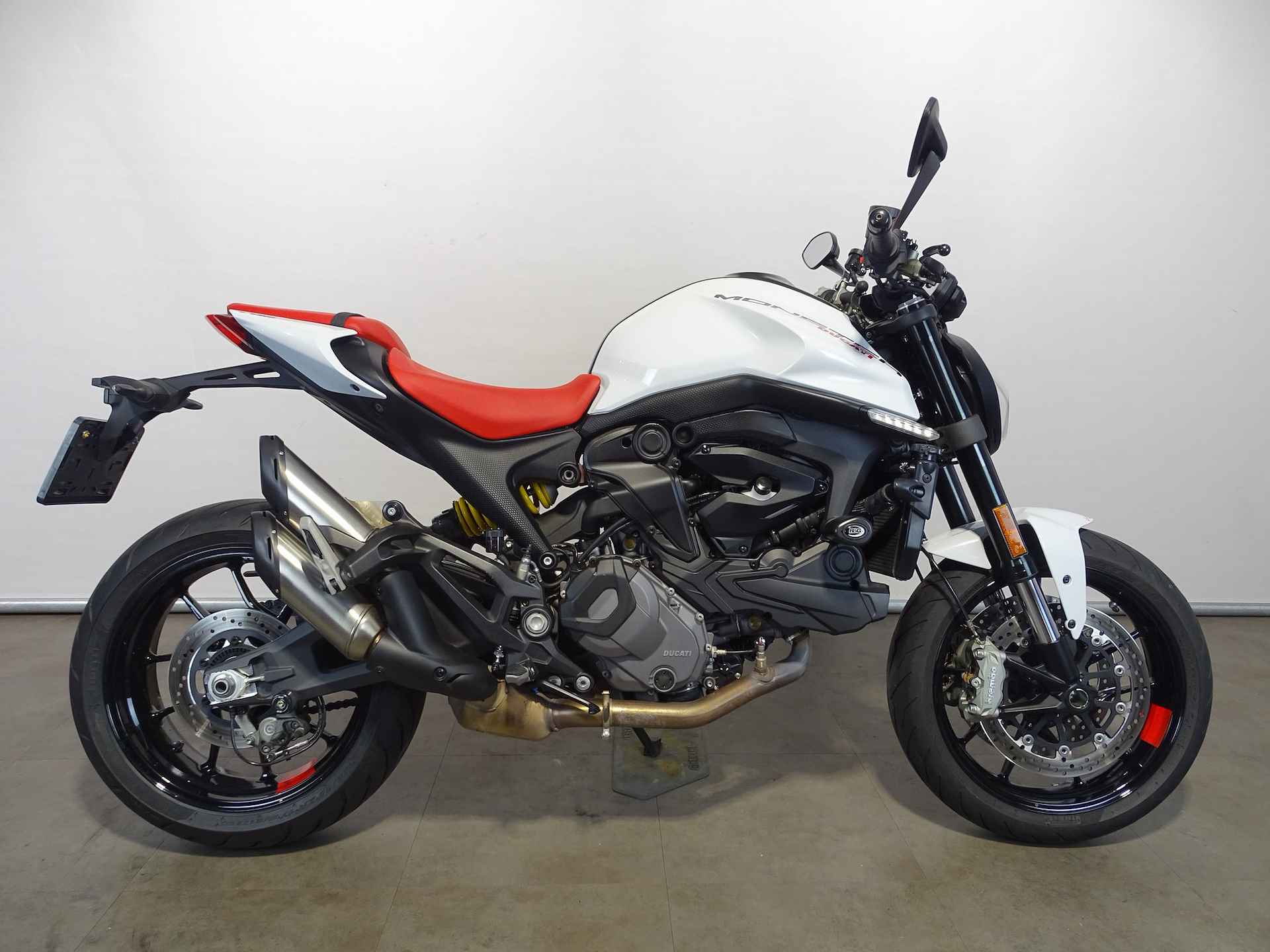 Ducati MONSTER - 1/10