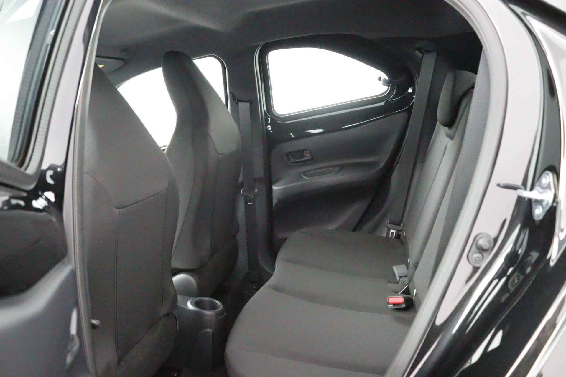 Toyota Aygo X 1.0 VVT-i MT play Automaat | Apple Carplay | Android Auto | Achteruitrijcamera | 10 Jaar Garantie | - 12/40