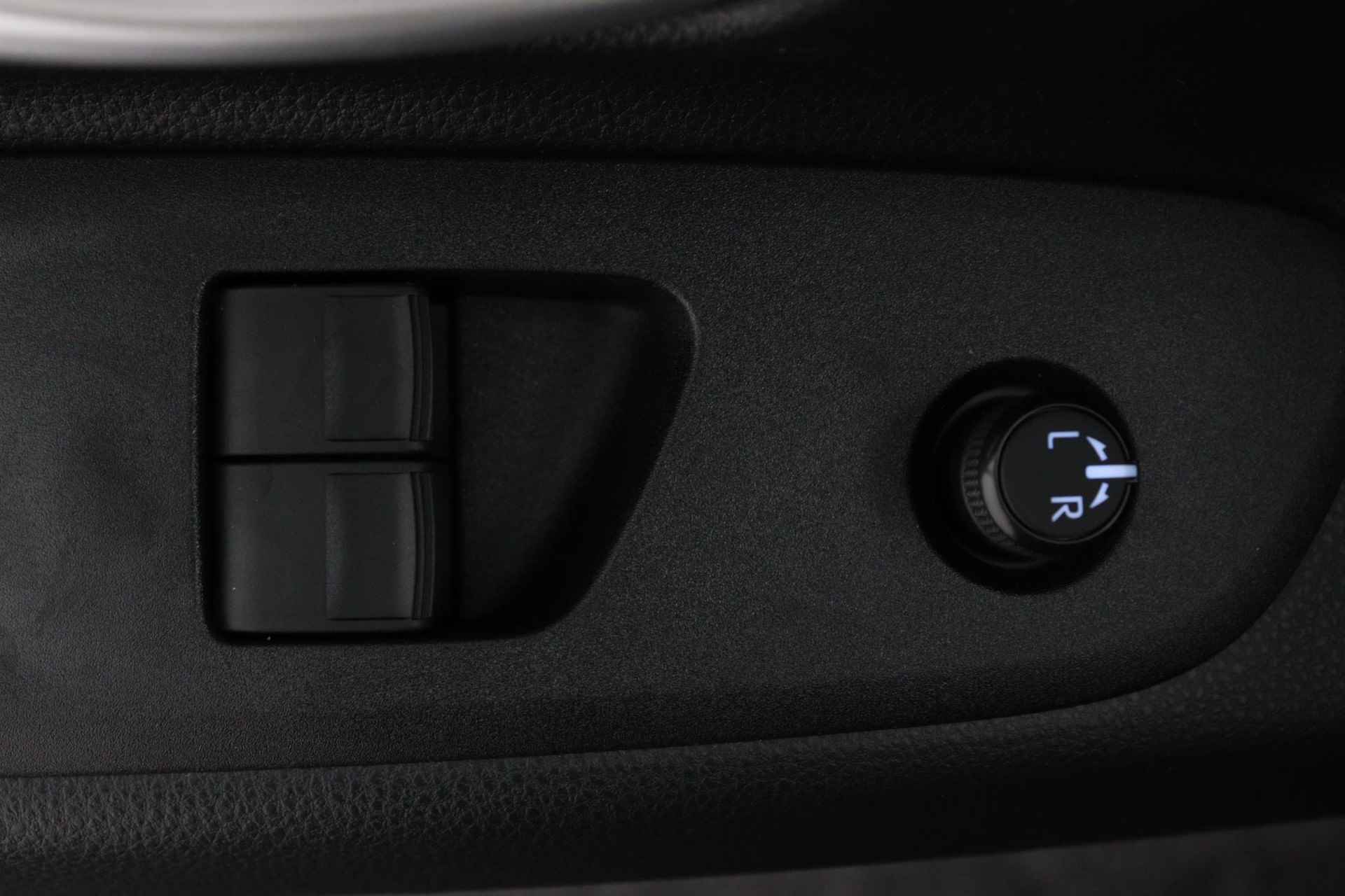 Toyota Aygo X 1.0 VVT-i MT play Automaat | Apple Carplay | Android Auto | Achteruitrijcamera | 10 Jaar Garantie | - 26/40
