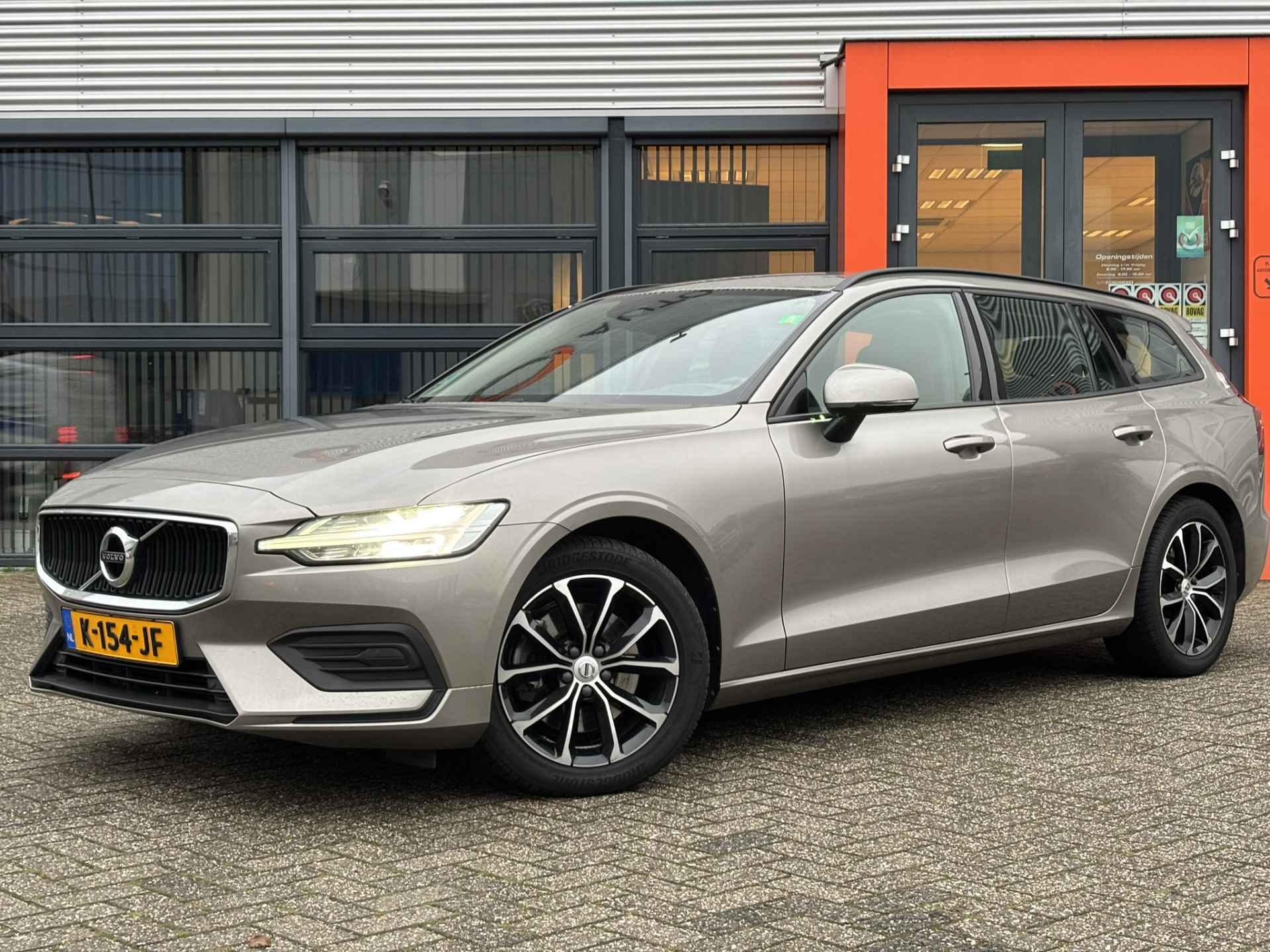 Volvo V60 2.0 B3 Momentum / NL Auto / Wegklapbare Trekhaak / Android Auto/ Apple Carplay / - 9/35