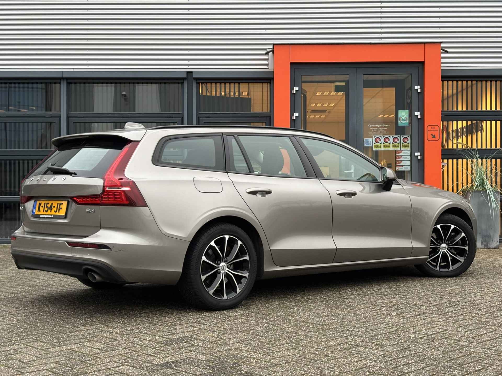 Volvo V60 2.0 B3 Momentum / NL Auto / Wegklapbare Trekhaak / Android Auto/ Apple Carplay / - 12/35