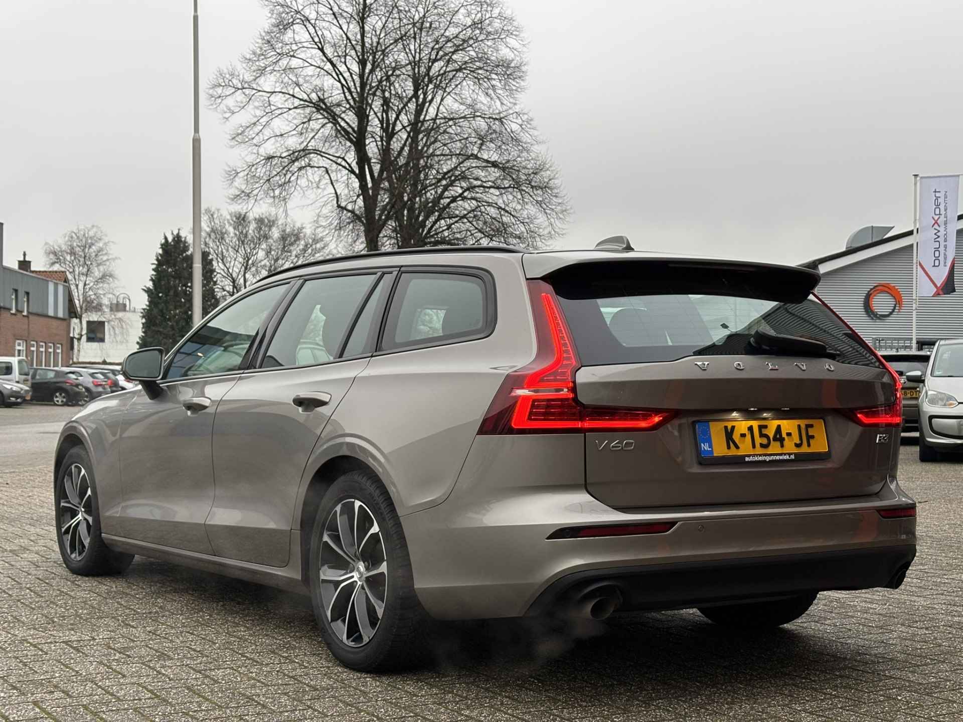 Volvo V60 2.0 B3 Momentum / NL Auto / Wegklapbare Trekhaak / Android Auto/ Apple Carplay / - 21/35