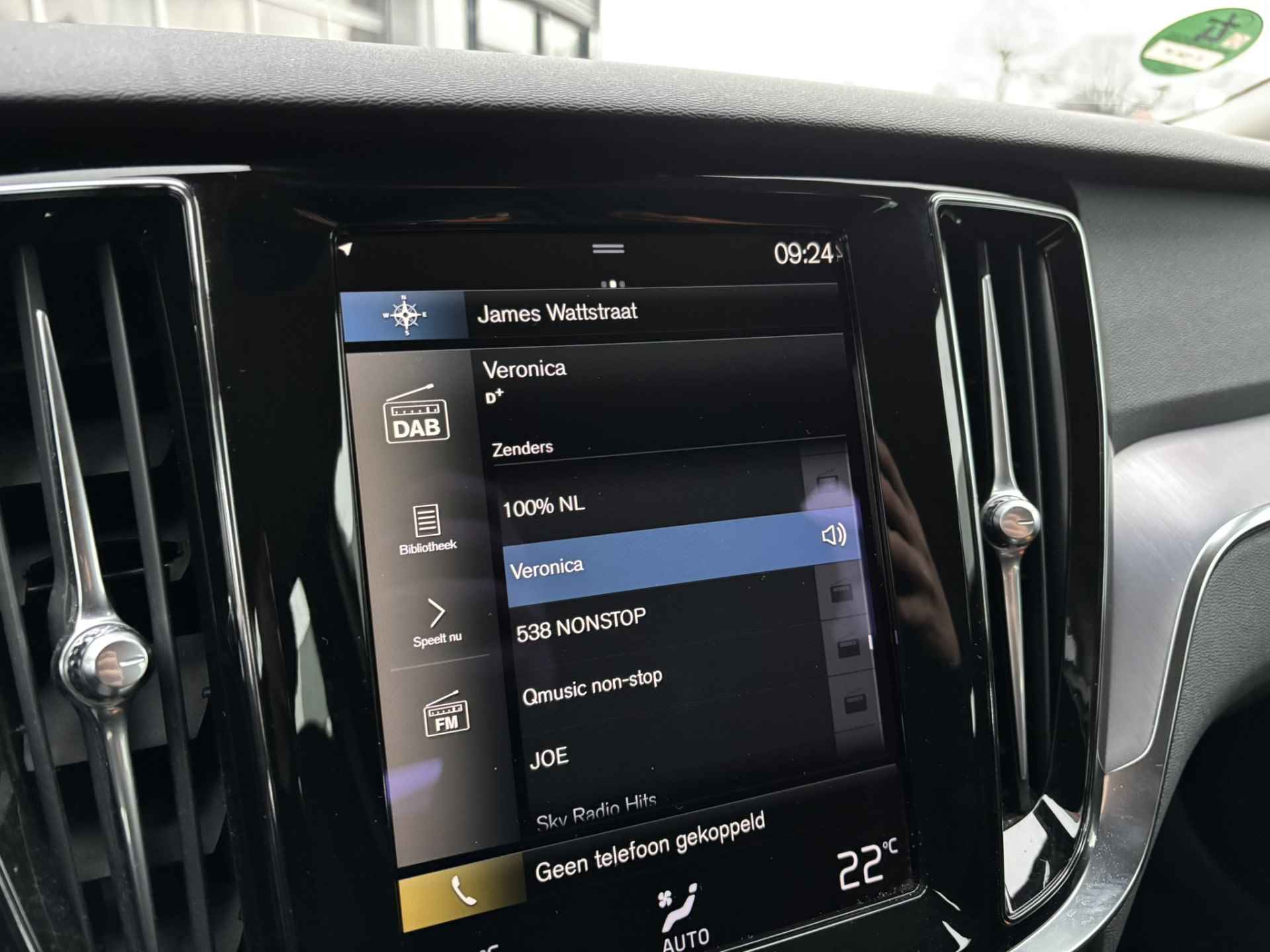 Volvo V60 2.0 B3 Momentum / NL Auto / Wegklapbare Trekhaak / Android Auto/ Apple Carplay / - 24/35