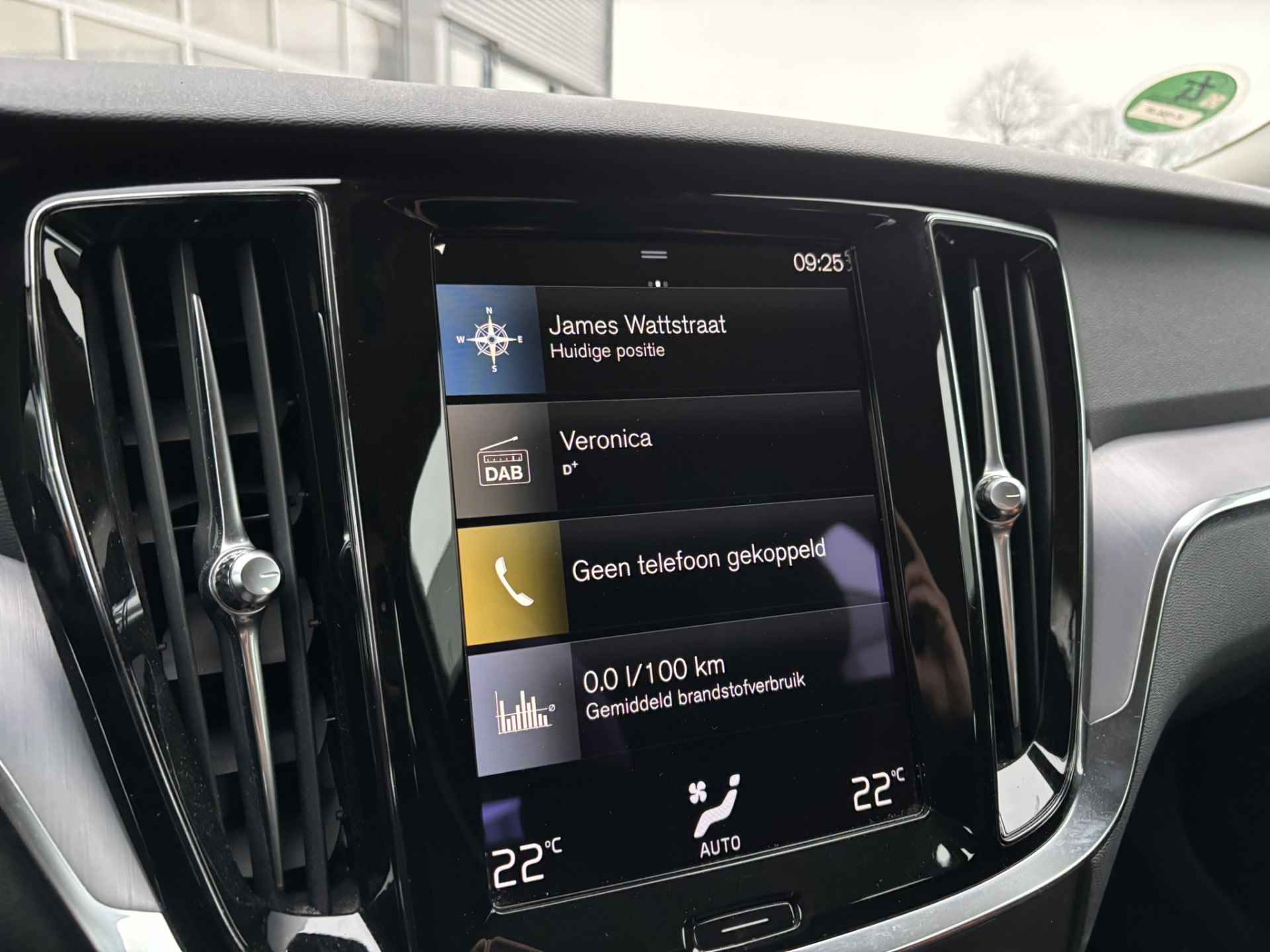 Volvo V60 2.0 B3 Momentum / NL Auto / Wegklapbare Trekhaak / Android Auto/ Apple Carplay / - 25/35