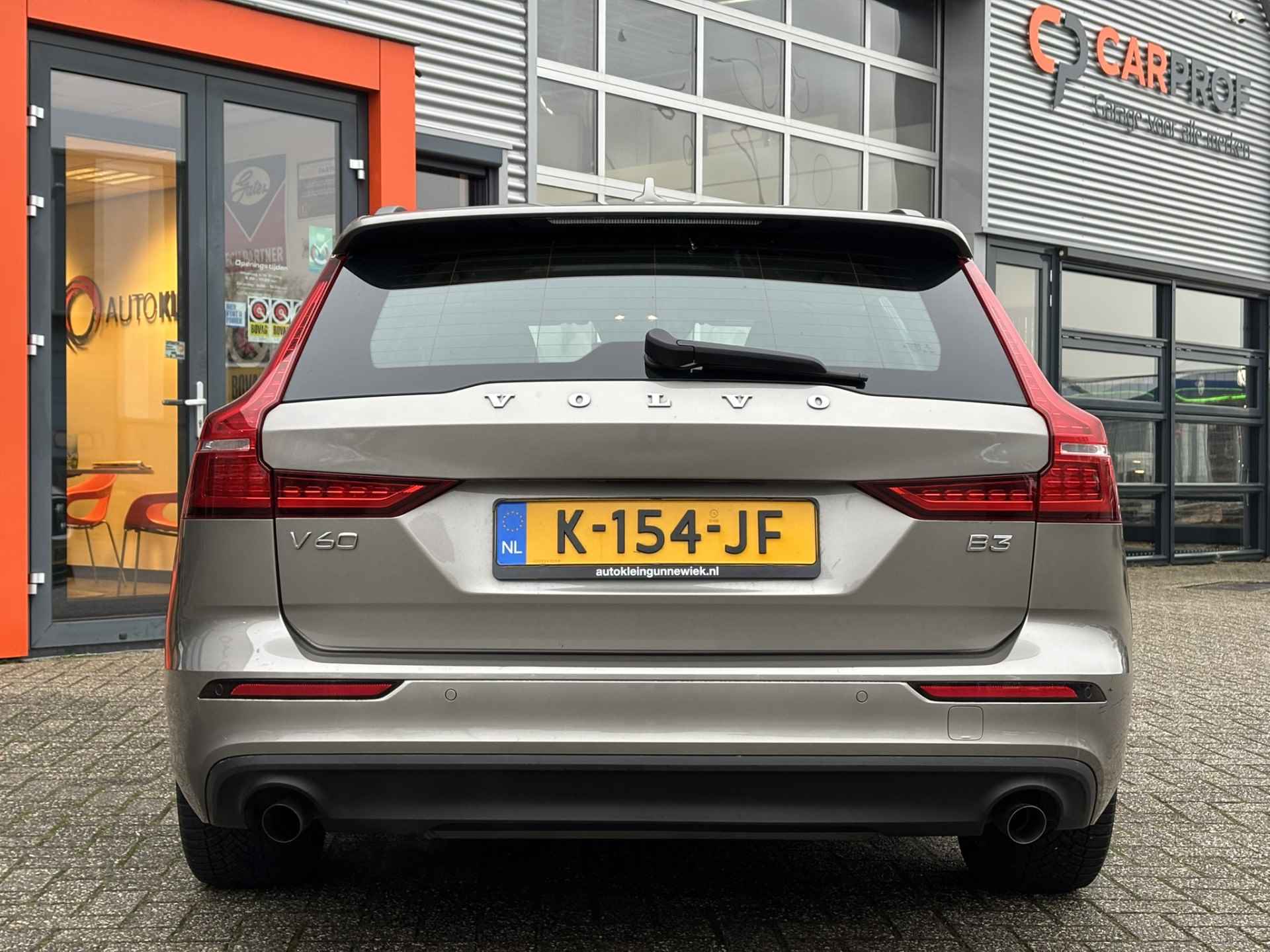 Volvo V60 2.0 B3 Momentum / NL Auto / Wegklapbare Trekhaak / Android Auto/ Apple Carplay / - 34/35