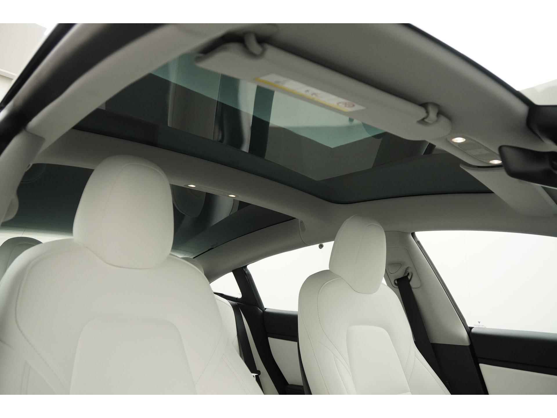 Tesla Model 3 Performance AWD Dual | 1e eigenaar | Camera | Adapt.cruise | Premium audio | Long Range Zondag Open! - 30/50