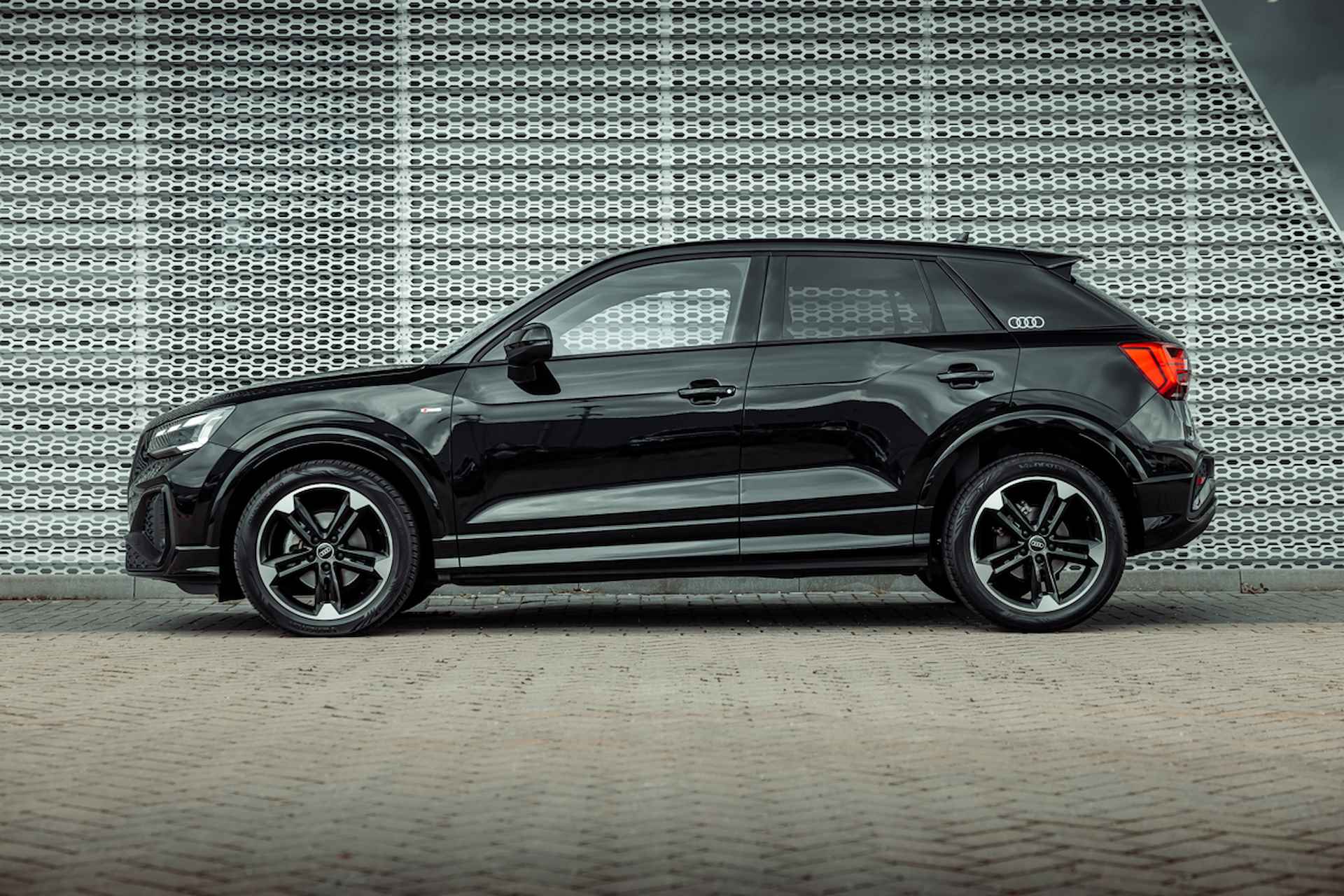 Audi Q2 35 TFSI 150pk s-tronic S Edition | SONOS | Optiek zwart | Elektr kofferdeksel | 18" LM velgen | Matrix - 3/34
