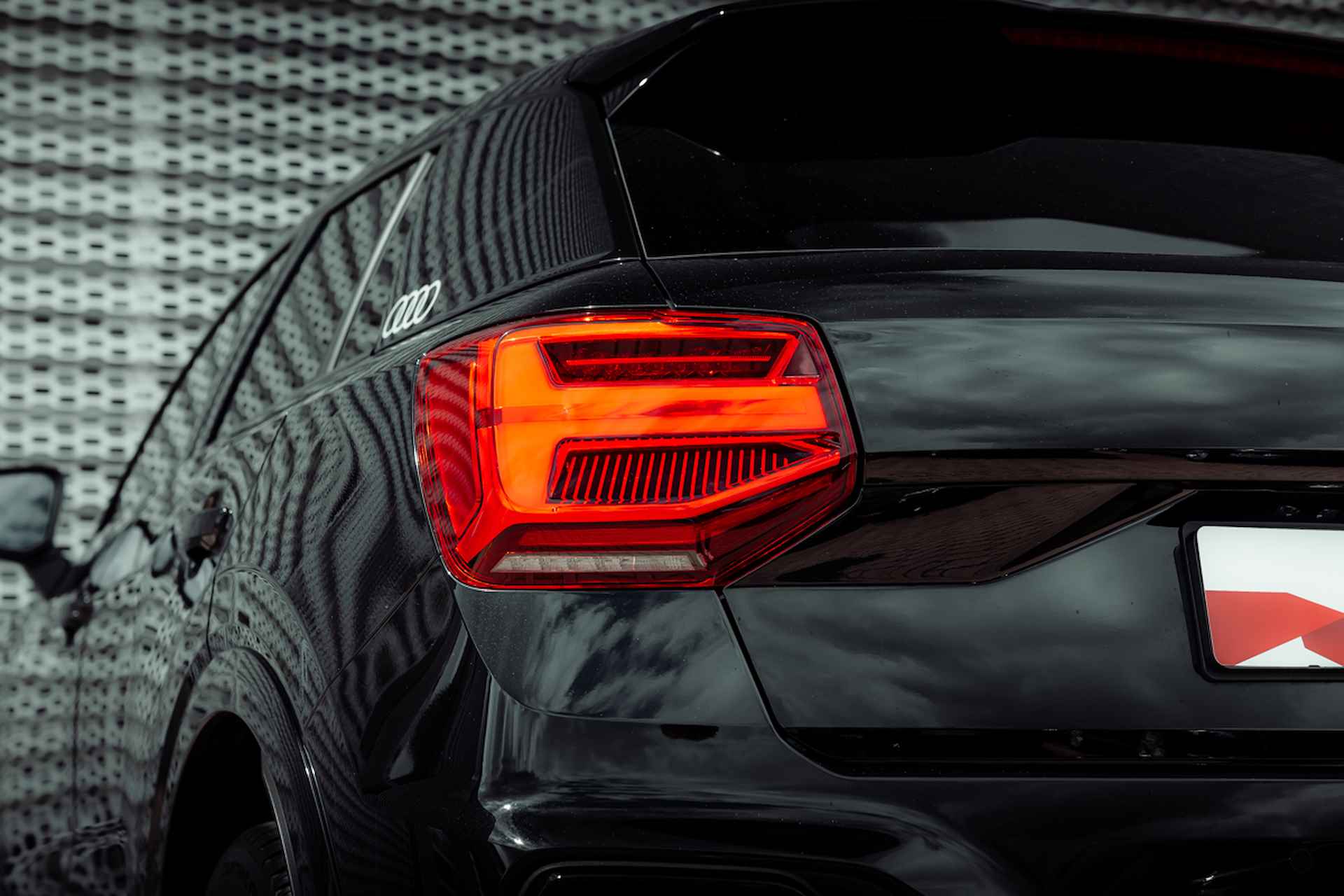 Audi Q2 35 TFSI 150pk s-tronic S Edition | SONOS | Optiek zwart | Elektr kofferdeksel | 18" LM velgen | Matrix - 13/34