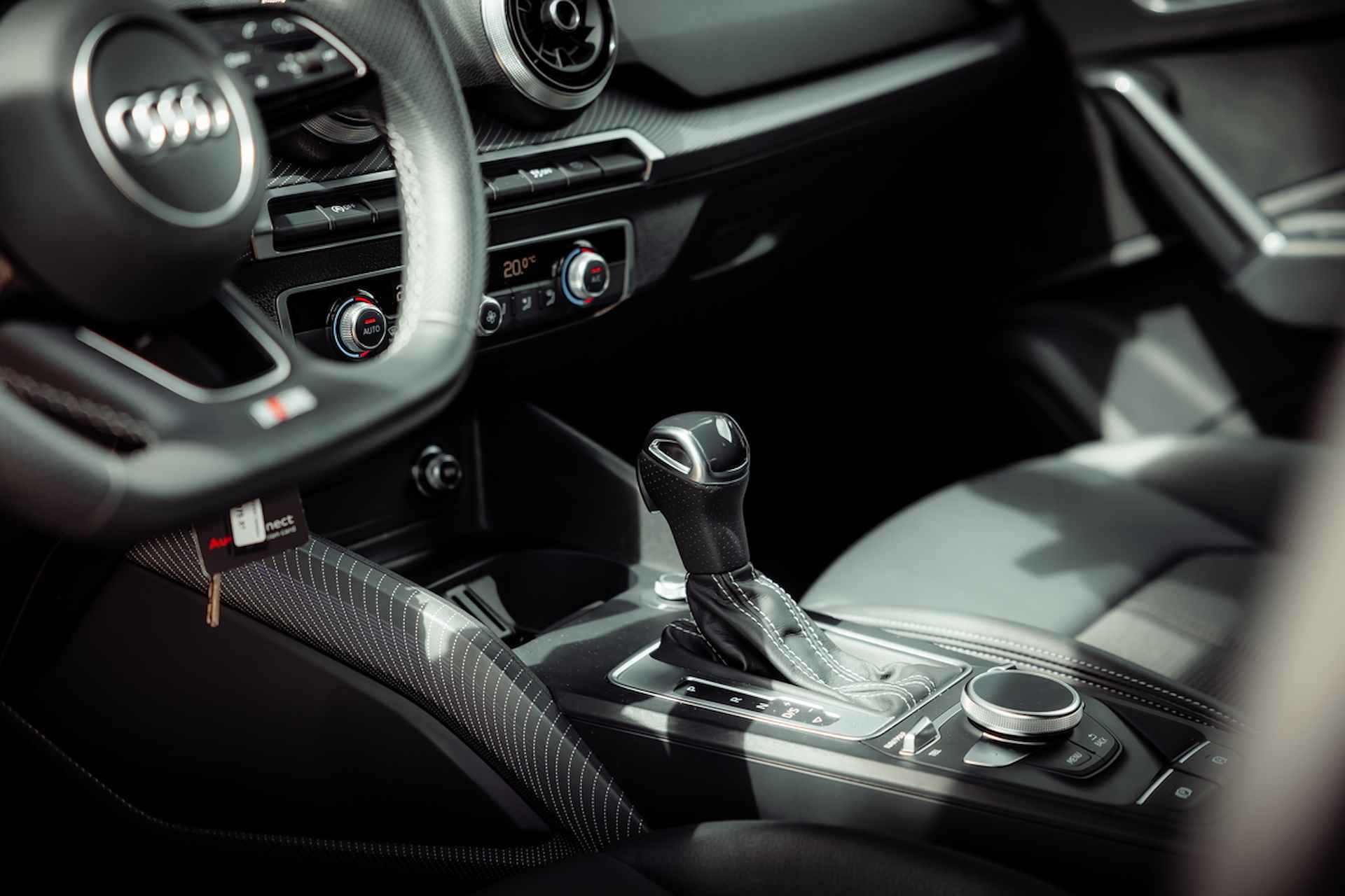 Audi Q2 35 TFSI 150pk s-tronic S Edition | SONOS | Optiek zwart | Elektr kofferdeksel | 18" LM velgen | Matrix - 21/34