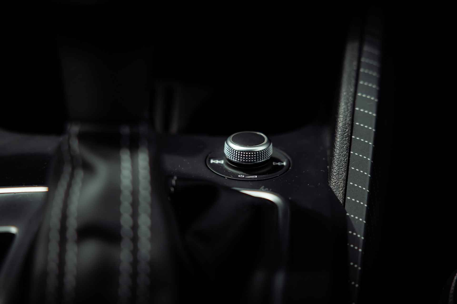 Audi Q2 35 TFSI 150pk s-tronic S Edition | SONOS | Optiek zwart | Elektr kofferdeksel | 18" LM velgen | Matrix - 33/34