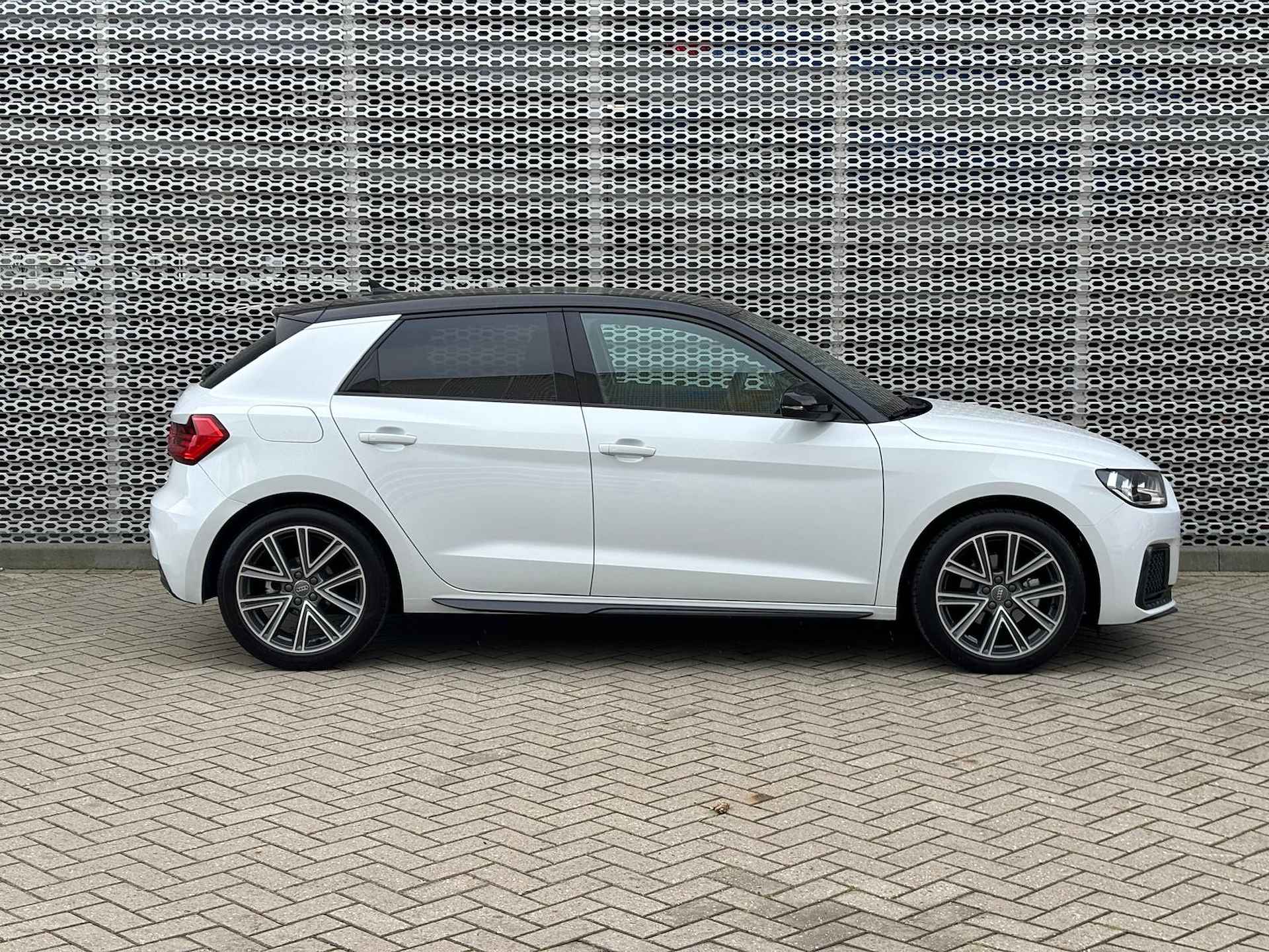 Audi A1 Sportback 30 TFSI 115pk DSG epic / Zwart Dak / App-Connect / PDC Achter / 17" LMV P4 - 18/22