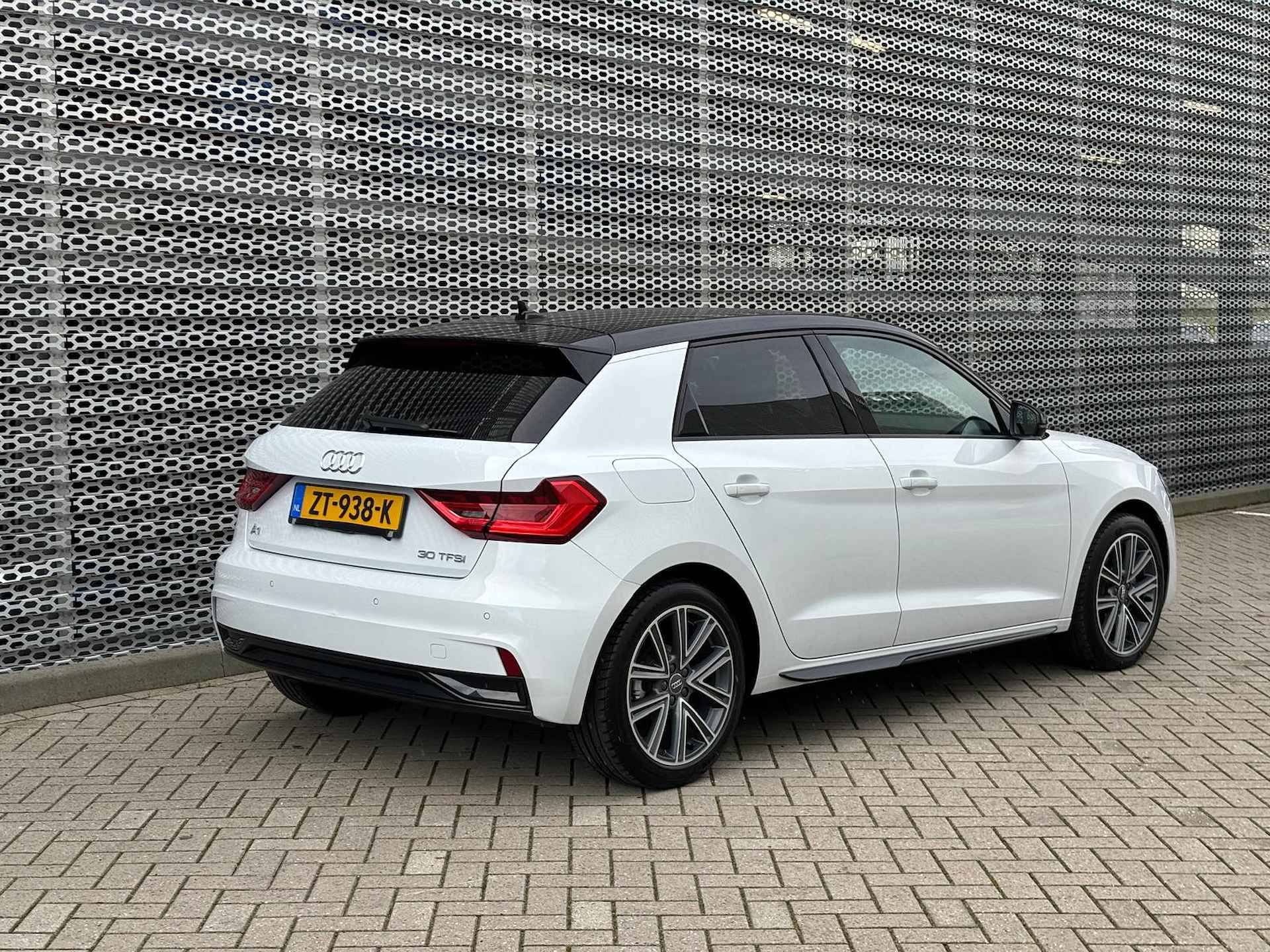 Audi A1 Sportback 30 TFSI 115pk DSG epic / Zwart Dak / App-Connect / PDC Achter / 17" LMV P4 - 19/22