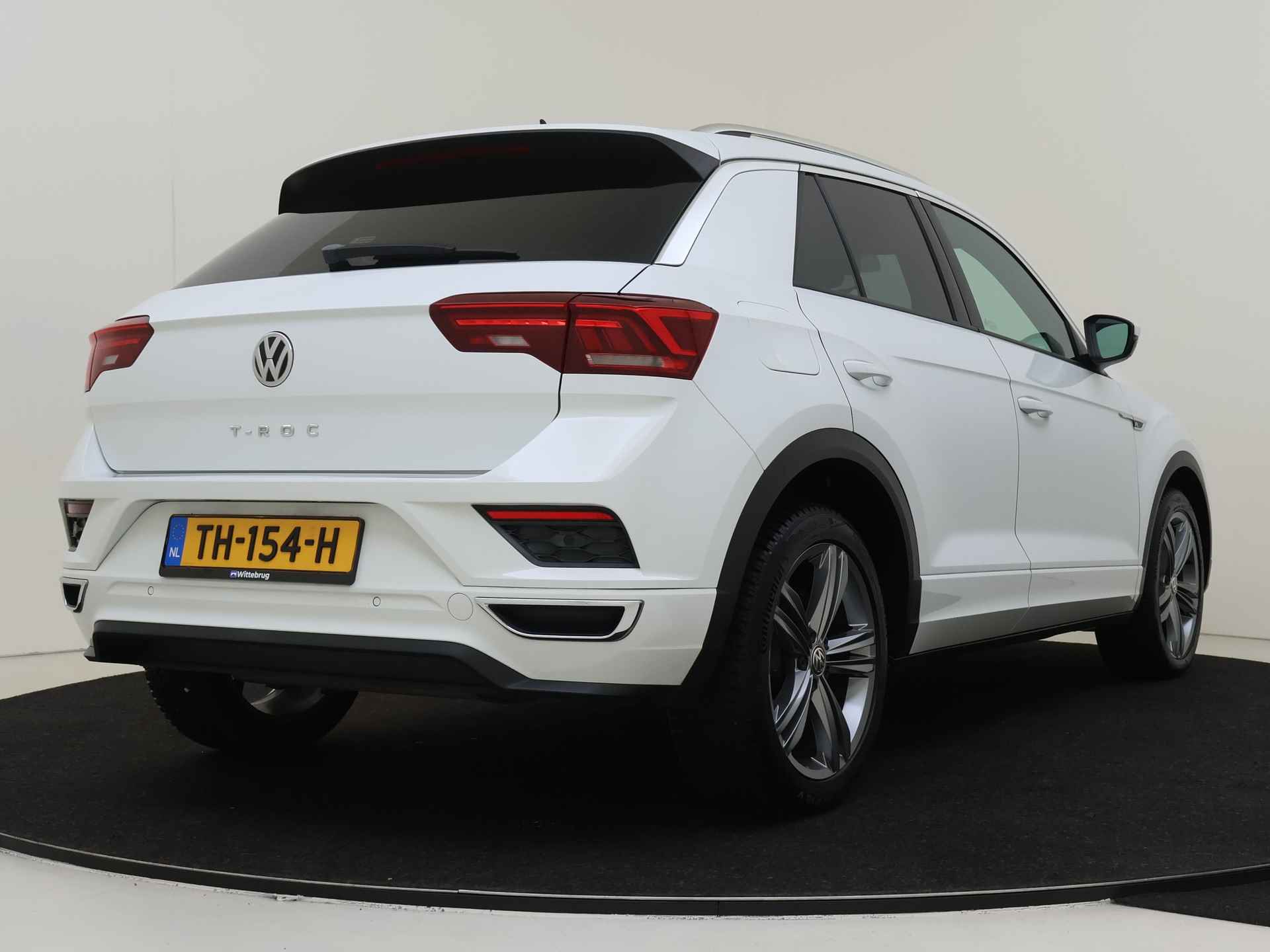 Volkswagen T-Roc 1.5 TSI Sport Automaat | R-Line Pakket | Panoramadak | Winter Pakket - 11/40