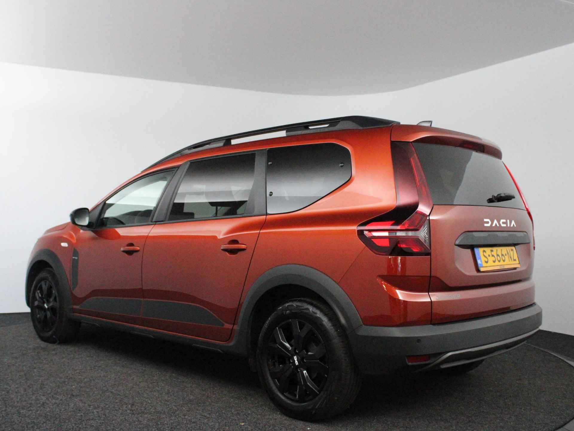 Dacia Jogger 1.0 TCe 110 Extreme | 7-Persoons | Navigatie | Dodehoekdetectie | Camera | - 9/45