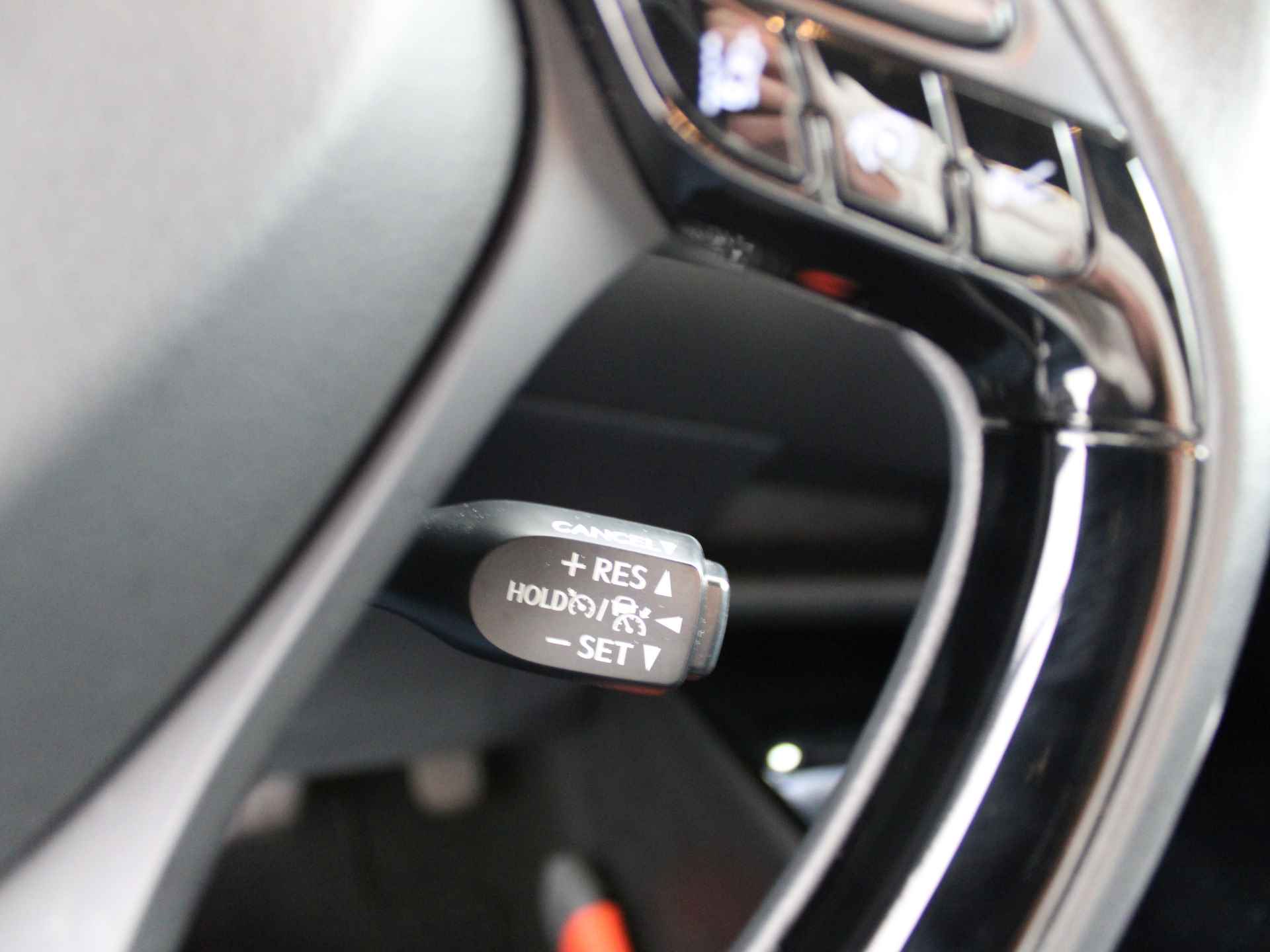 Toyota C-HR 2.0 Hybrid Executive | LED | Navigatie | Adap. Cruise control | Parkeersensoren | Apple Carplay & Android Auto | 184PK! - 25/44