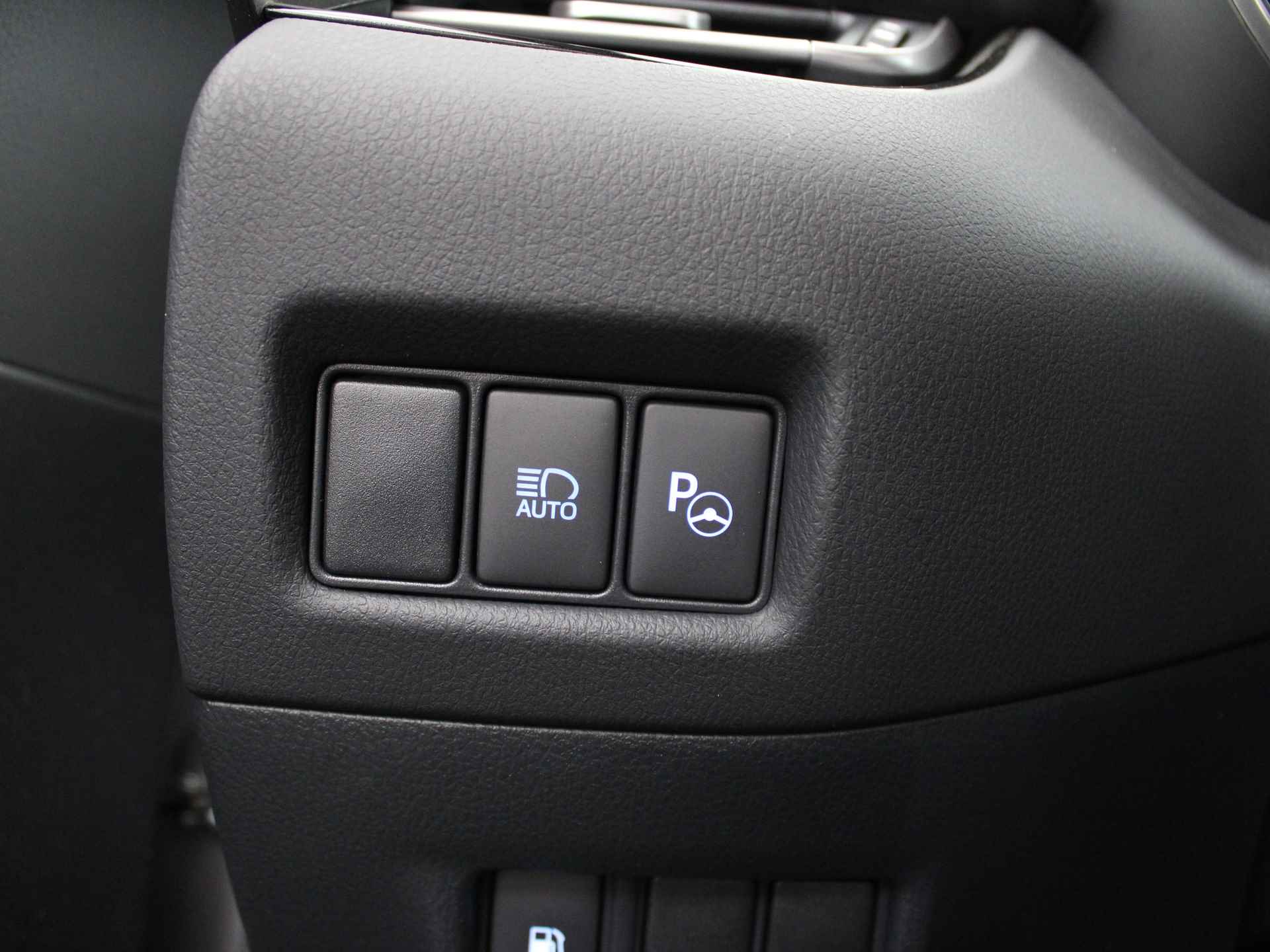 Toyota C-HR 2.0 Hybrid Executive | LED | Navigatie | Adap. Cruise control | Parkeersensoren | Apple Carplay & Android Auto | 184PK! - 34/44