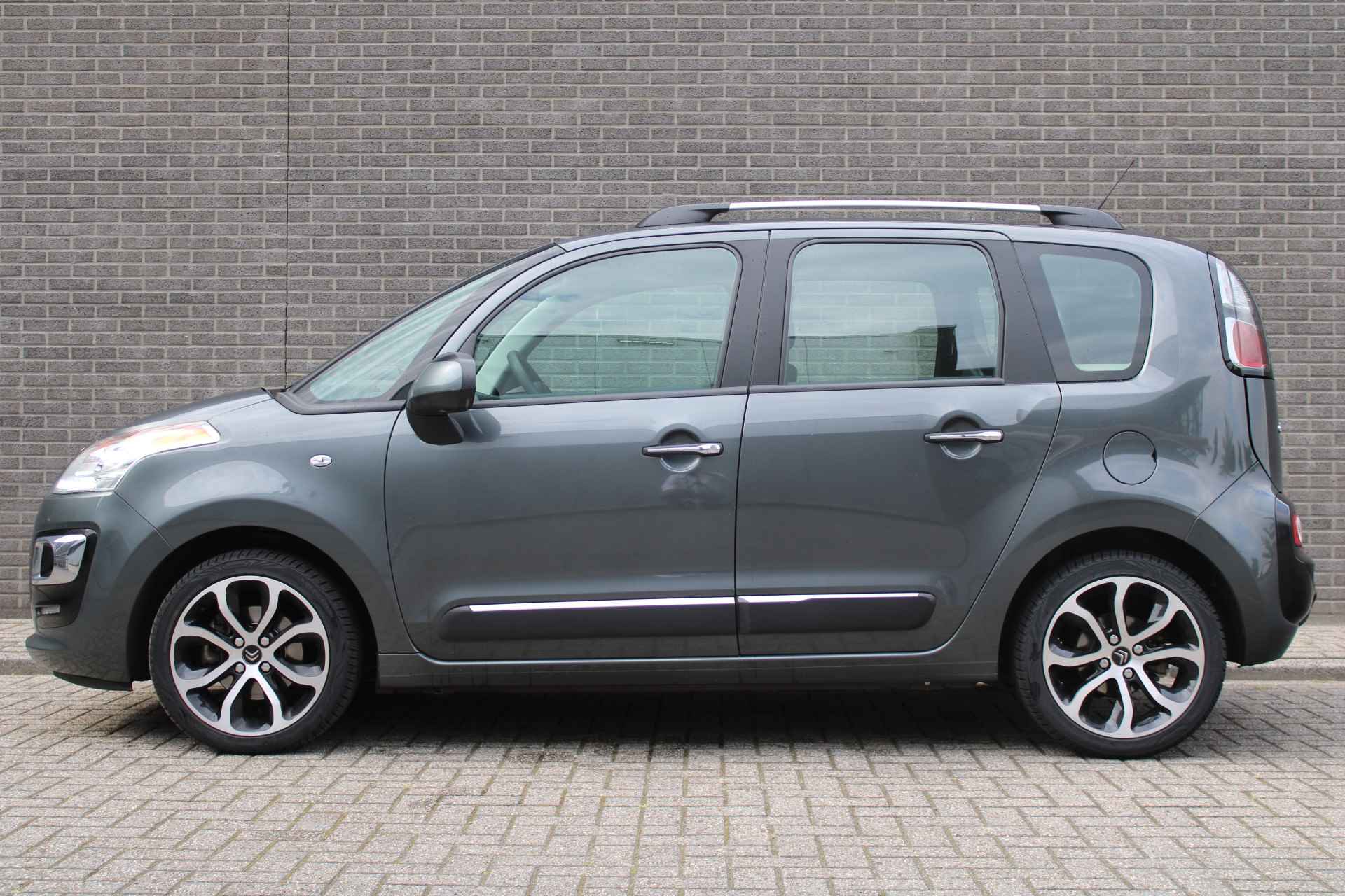 Citroën C3 Picasso 1.2 PureTech Exclusive Airco, Cruise control, Trekhaak, LM velgen, Radio/CD, Parkeersensoren achter, - 3/28