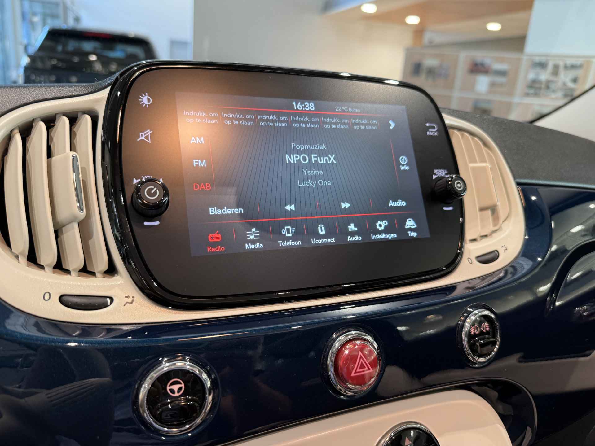 Fiat 500C 1.0 Hybrid Dolcevita, NL Auto, Beats, Carplay, Cruise - 10/16