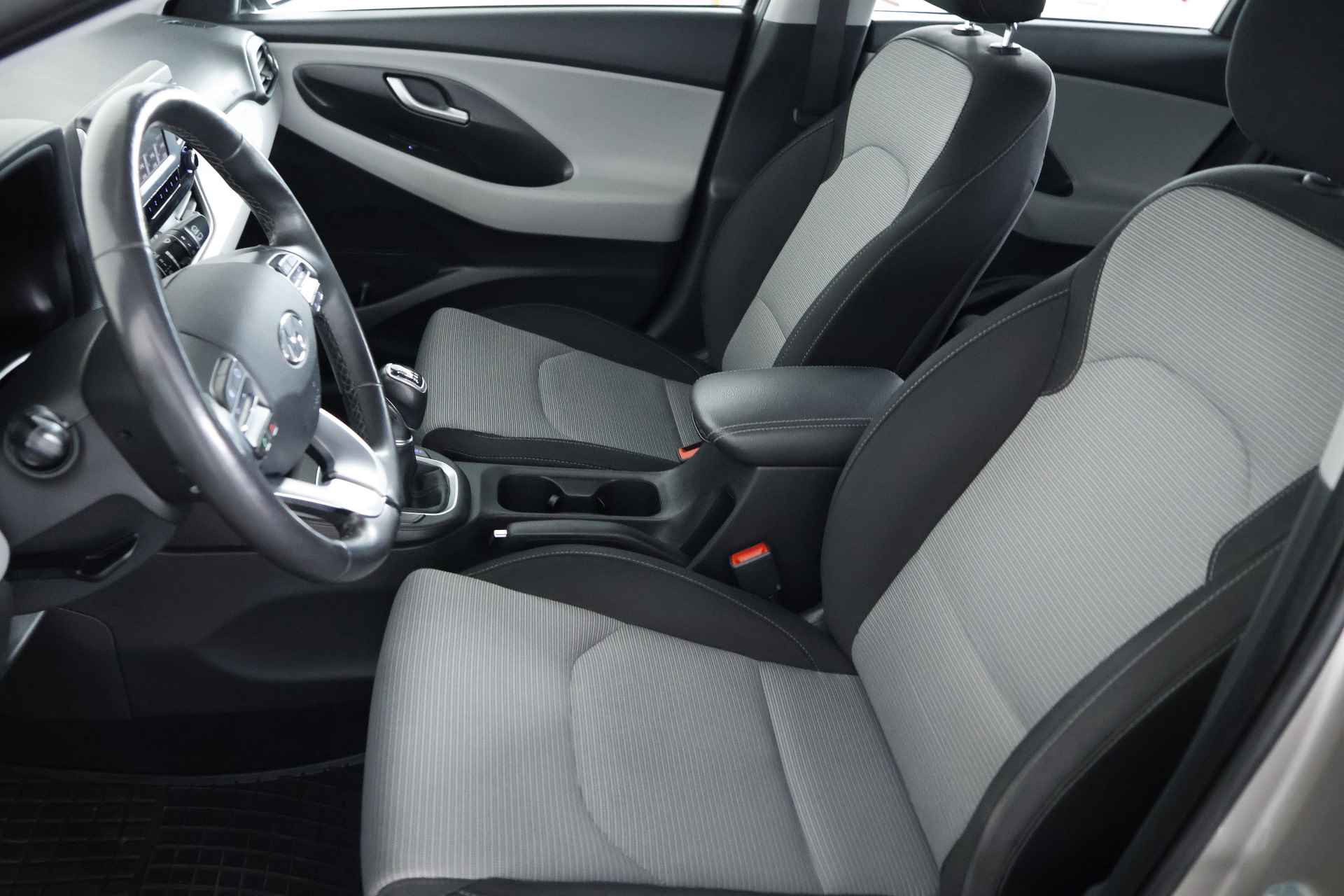 Hyundai i30 Wagon 1.4 Comfort / Airco / Cruisecontrol / Allseason - 6/25