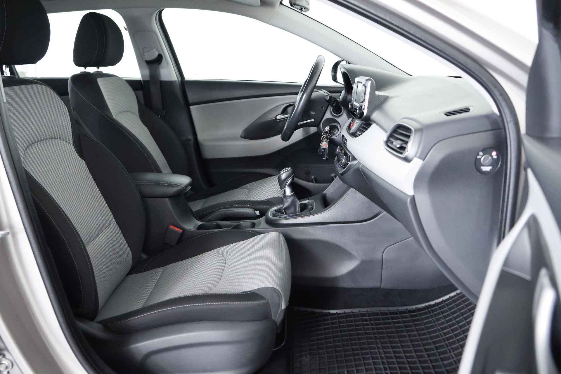 Hyundai i30 Wagon 1.4 Comfort / Airco / Cruisecontrol / Allseason - 11/25