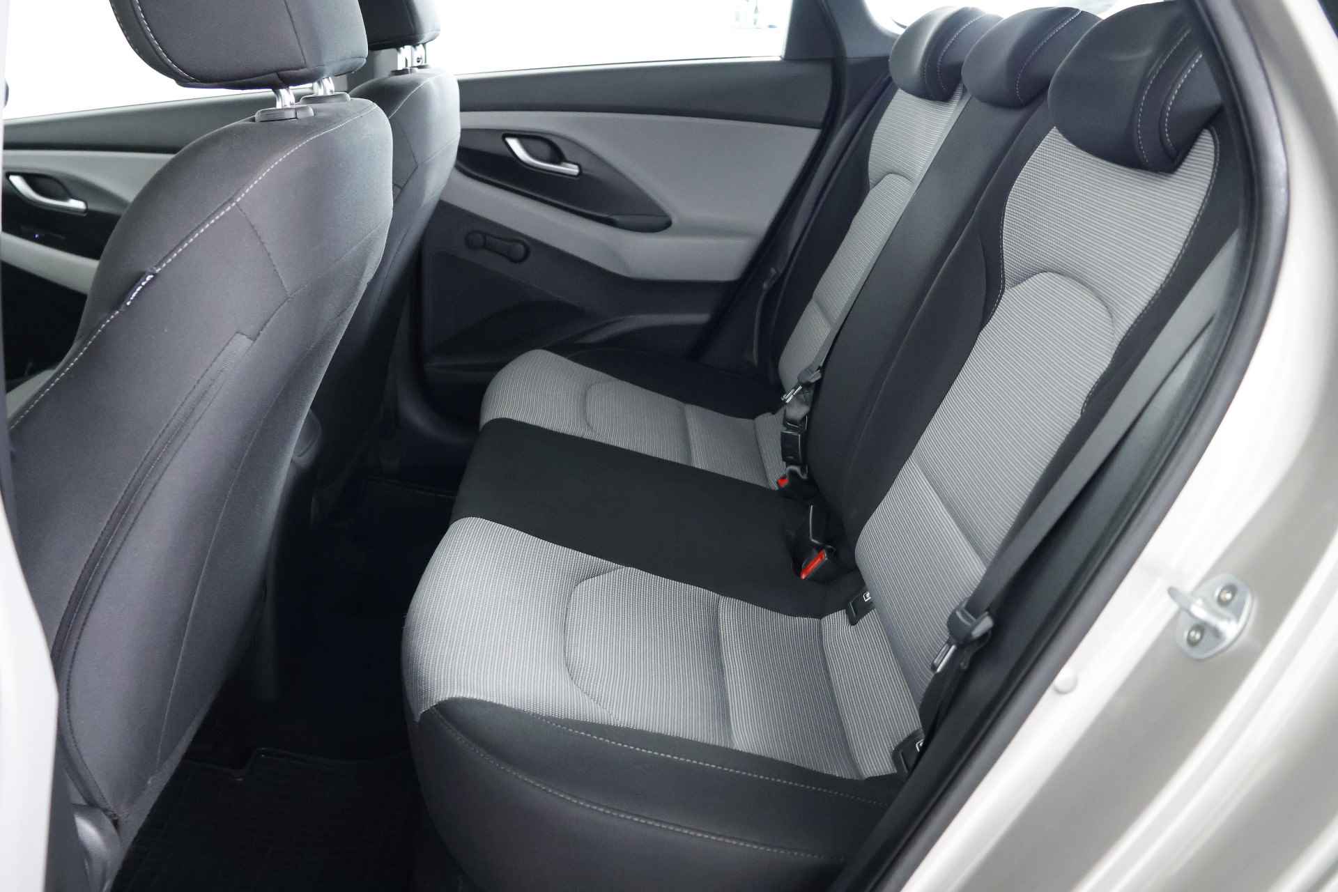 Hyundai i30 Wagon 1.4 Comfort / Airco / Cruisecontrol / Allseason - 12/25